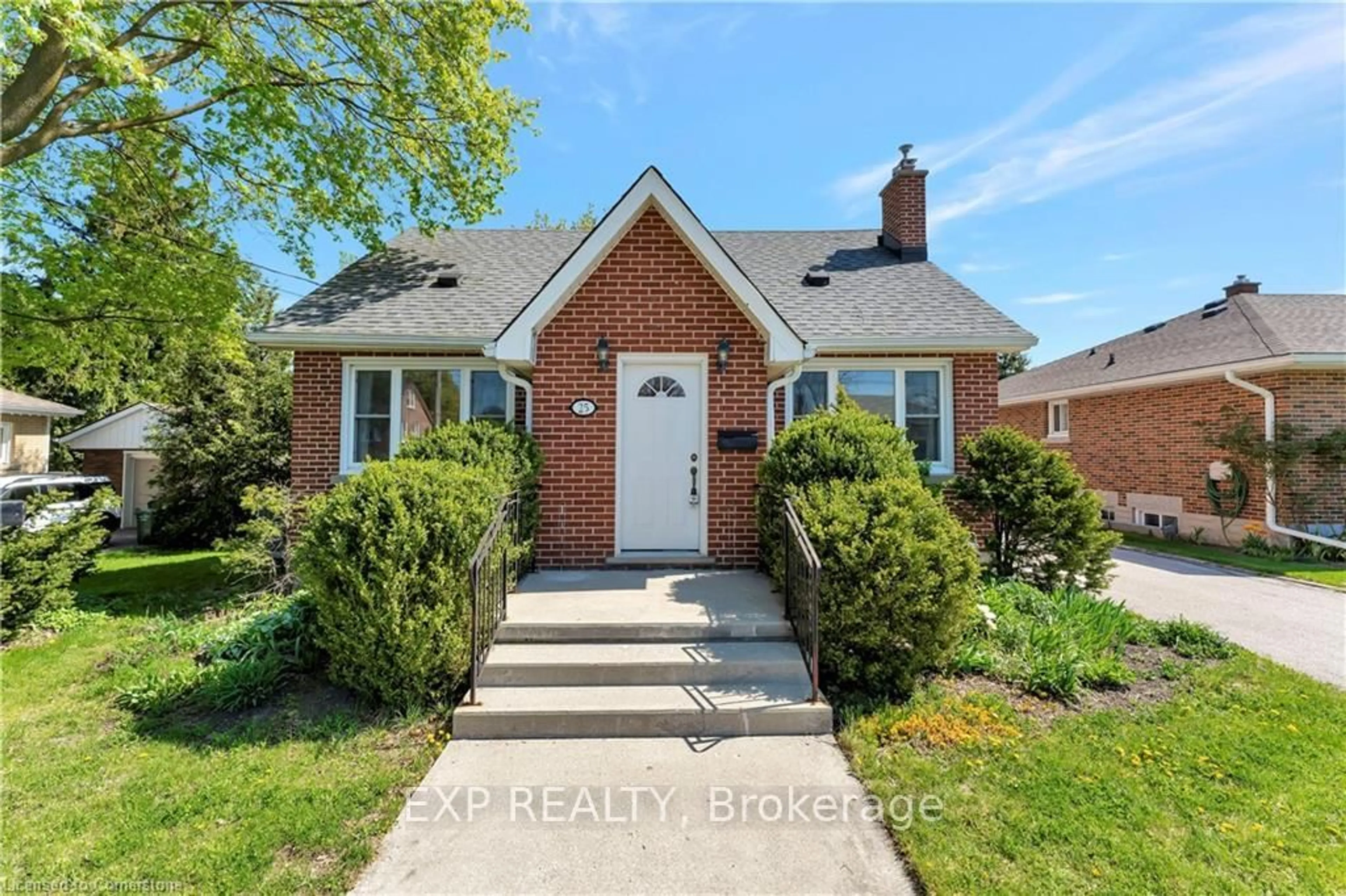 Home with brick exterior material, street for 25 Rosewood Ave, Guelph Ontario N1H 5Z8