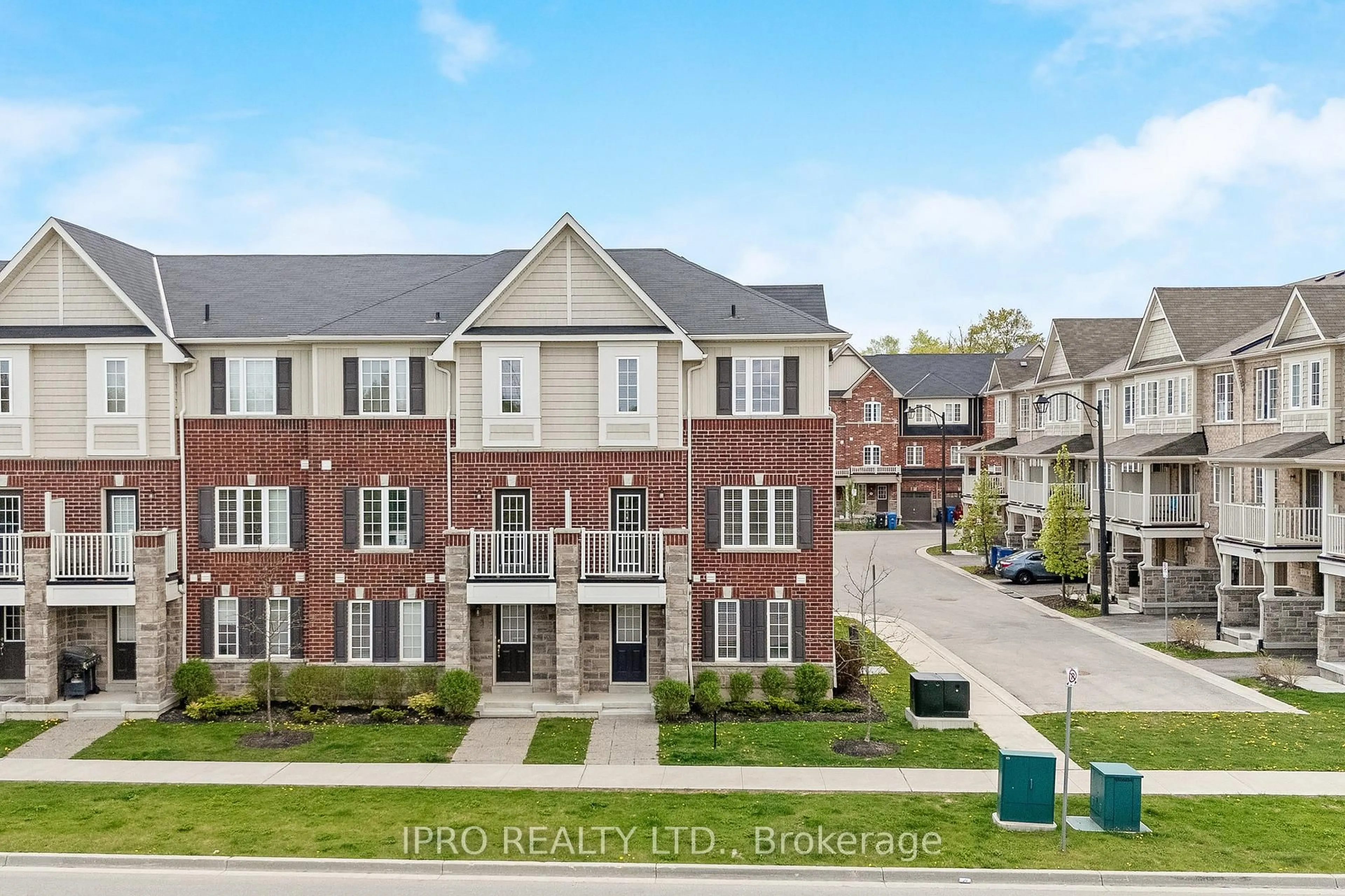 A pic from outside/outdoor area/front of a property/back of a property/a pic from drone, unknown for 88 Decorso Dr #5, Guelph Ontario N1L 0A1