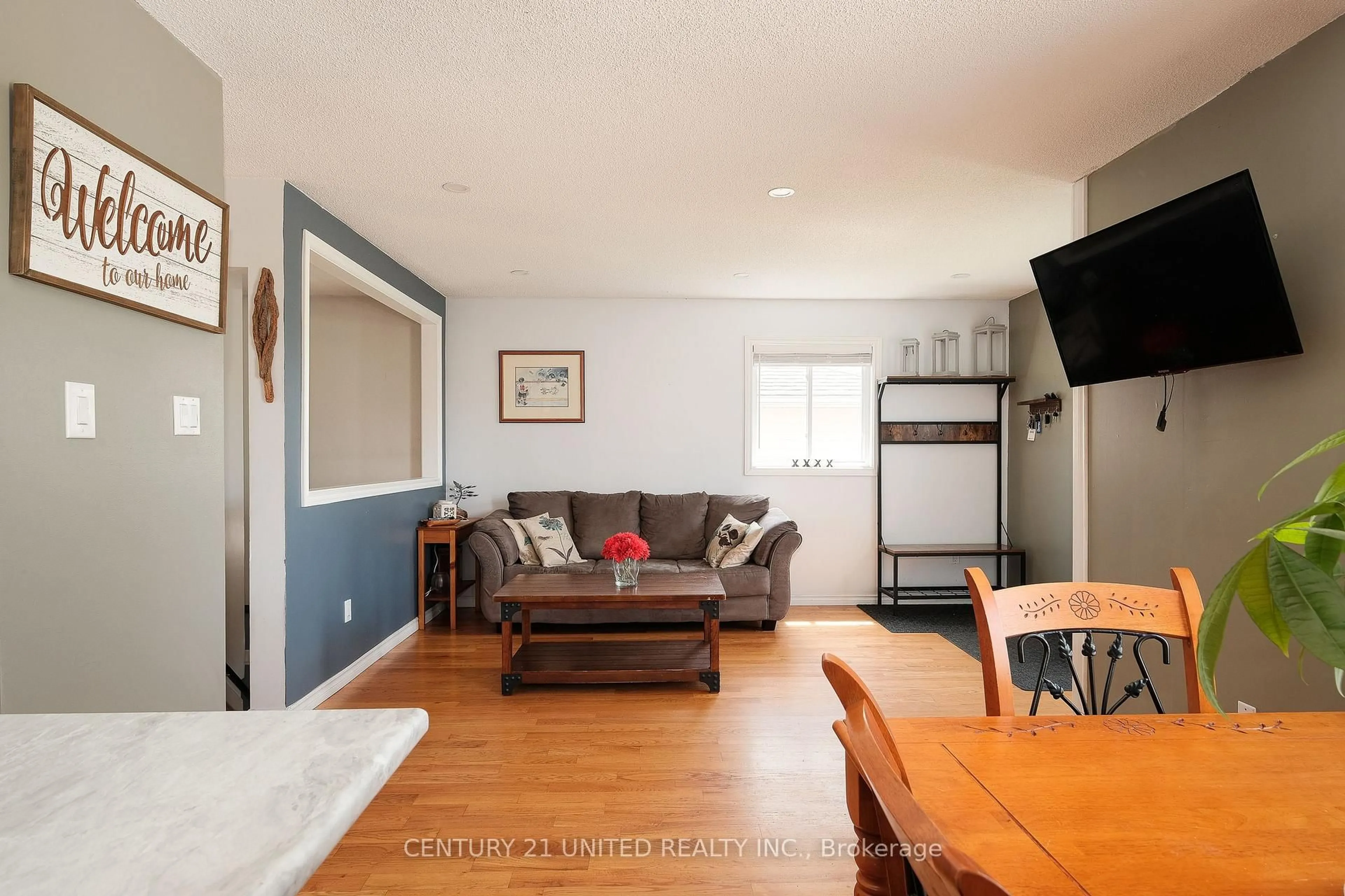 Living room with furniture, wood/laminate floor for 1190 Neptune St, Peterborough North Ontario K9H 7M6