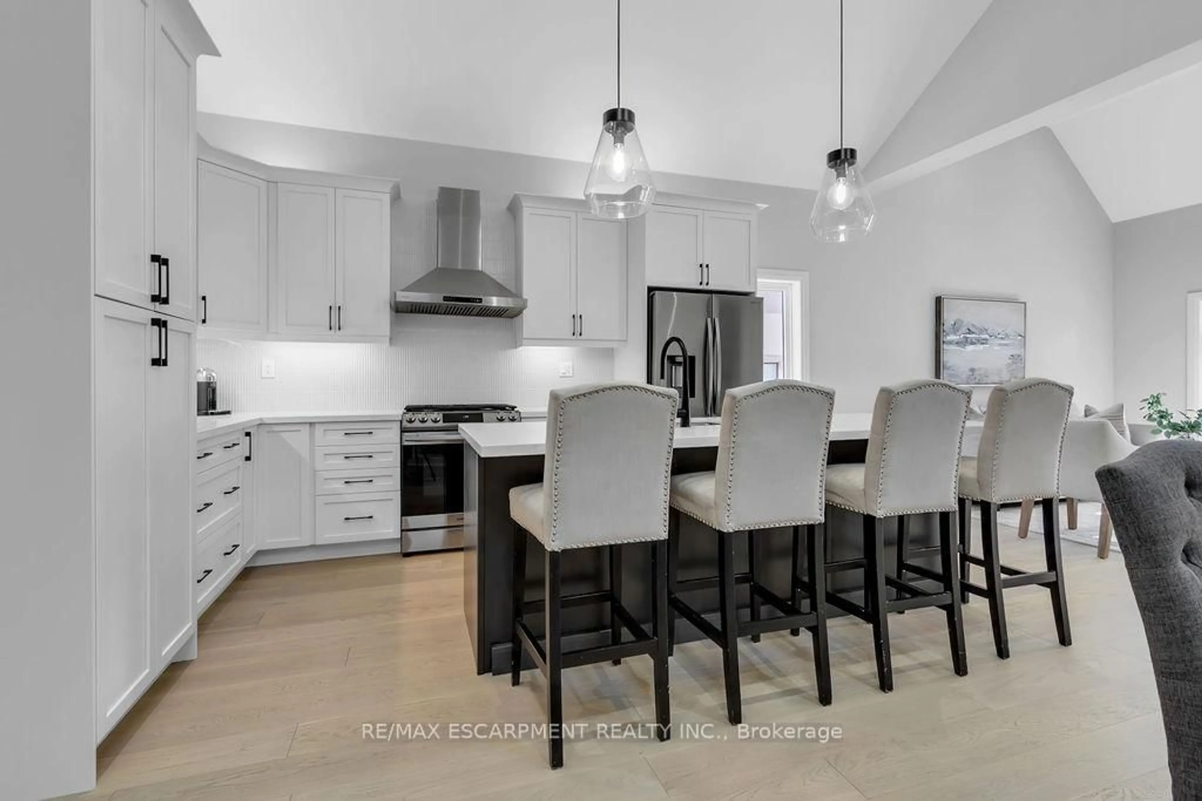 Open concept kitchen, ceramic/tile floor for 29 Magill St, Hamilton Ontario L8R 2Y4
