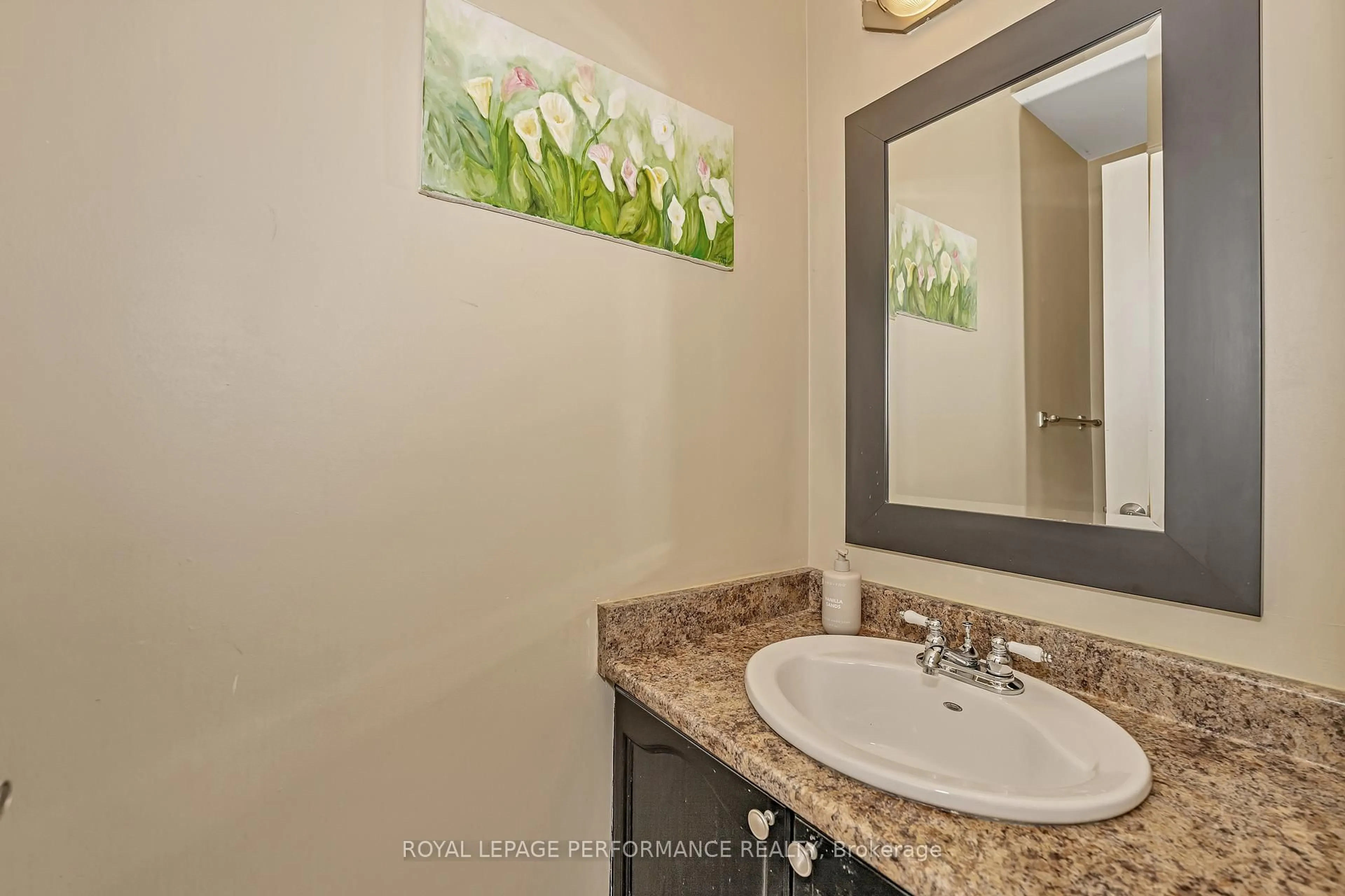 Standard bathroom, ceramic/tile floor for 1590 Briarfield Cres, Orleans Ontario K4A 1Y7