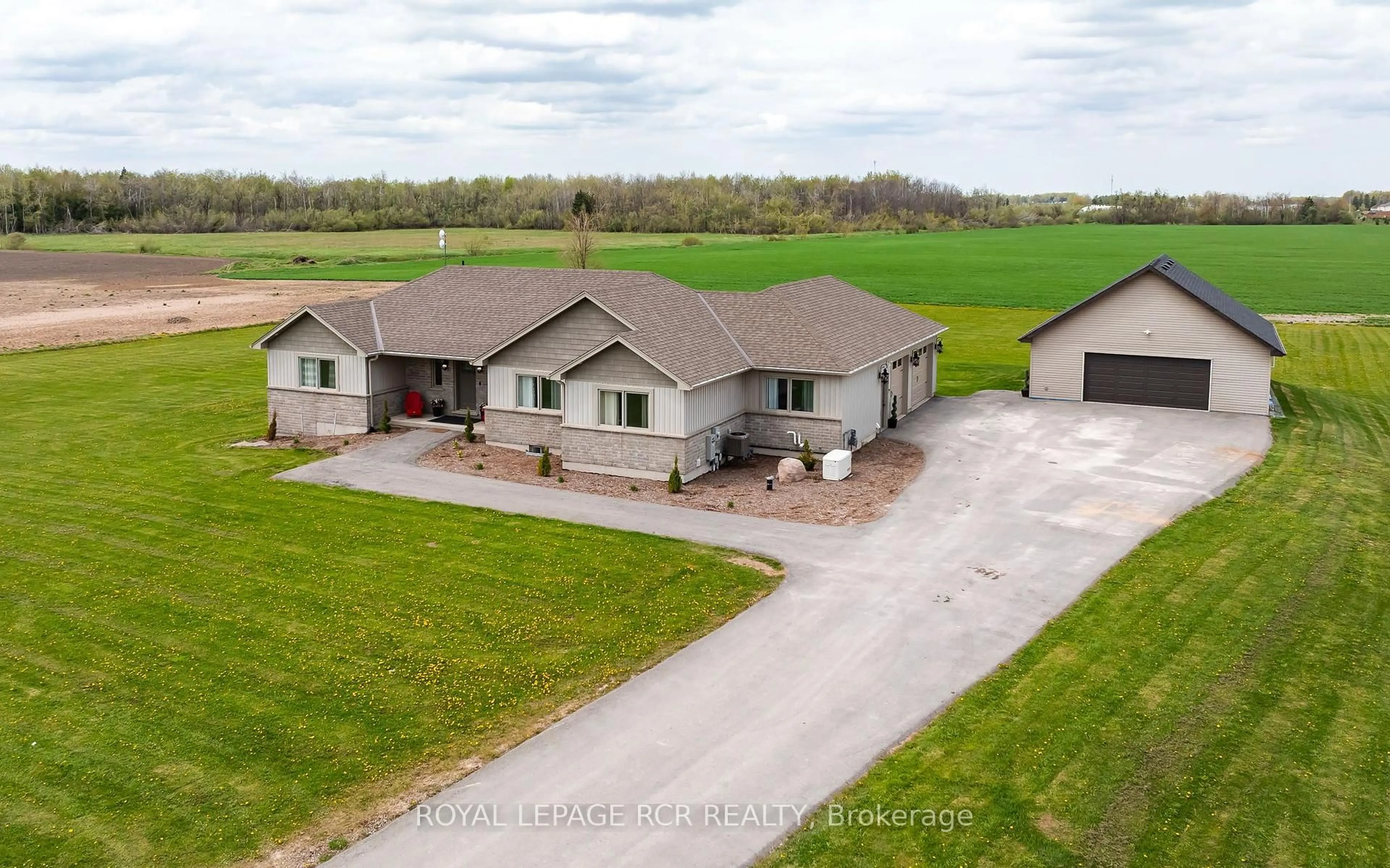 A pic from outside/outdoor area/front of a property/back of a property/a pic from drone, unknown for 485201 30th Sdrd, Amaranth Ontario L9V 1N7