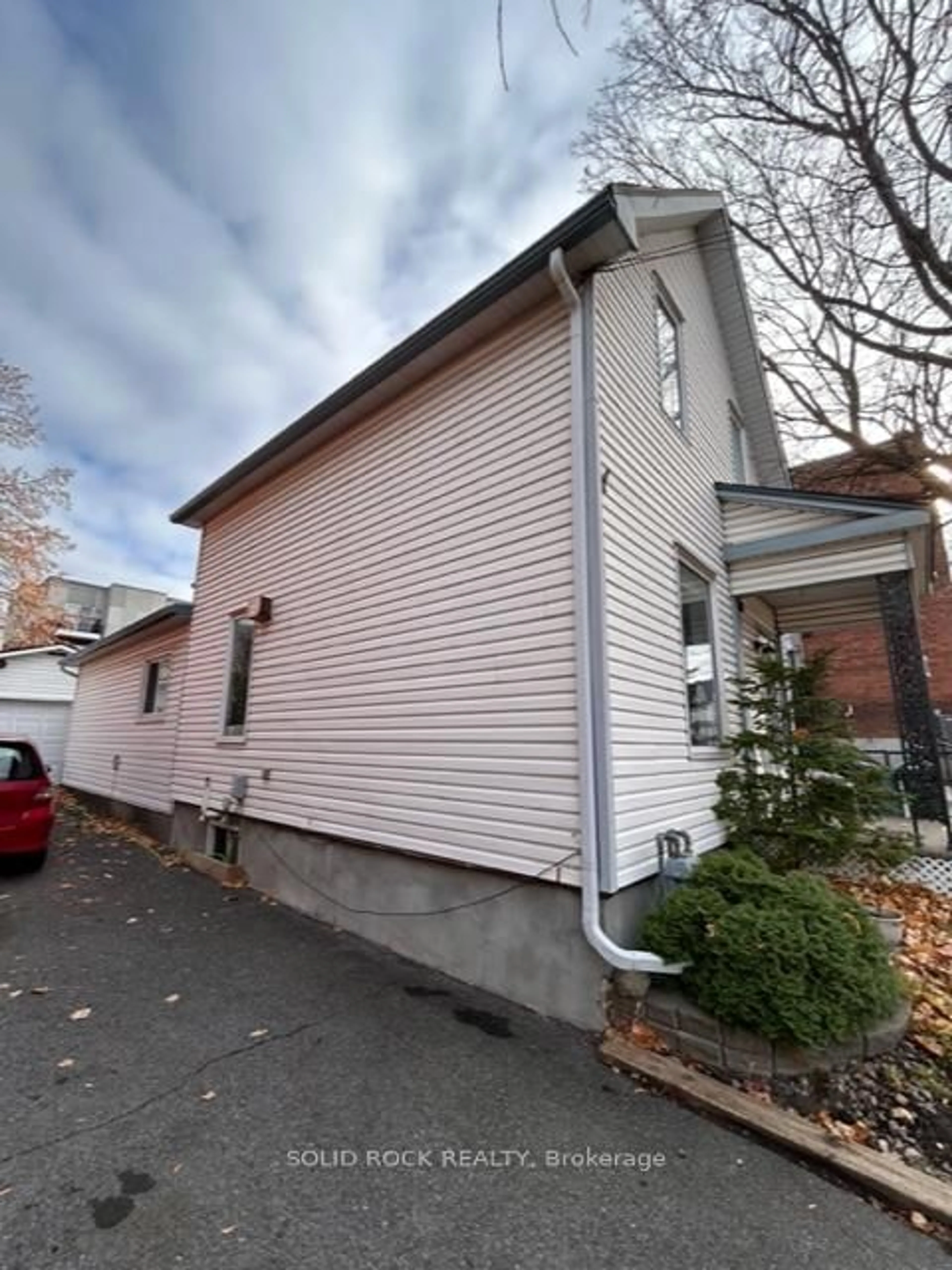 Home with vinyl exterior material, street for 11 Melrose Ave, Ottawa Ontario K1Y 1T8