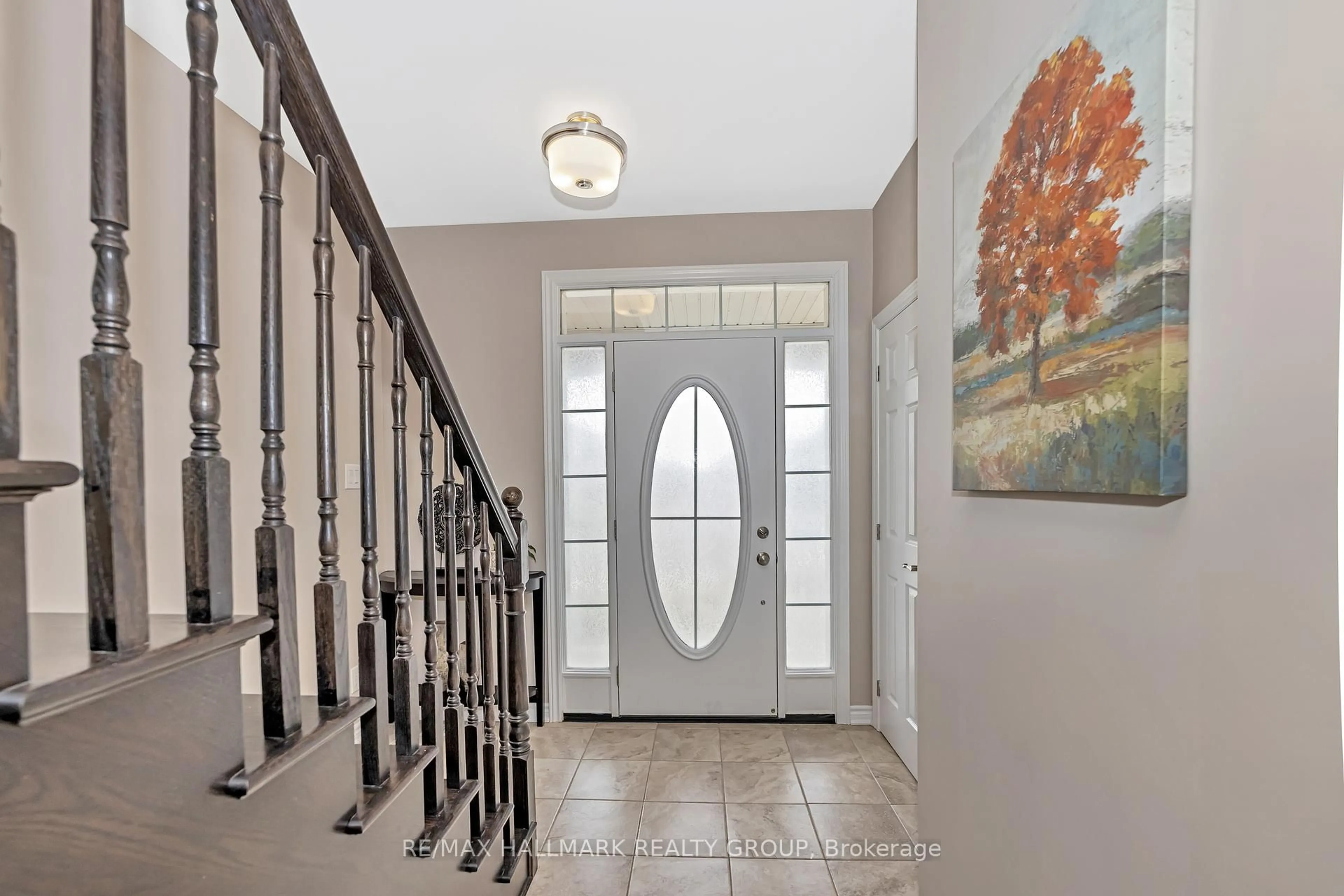 Indoor entryway for 160 Bartonia Circ, Ottawa Ontario K4A 1E3
