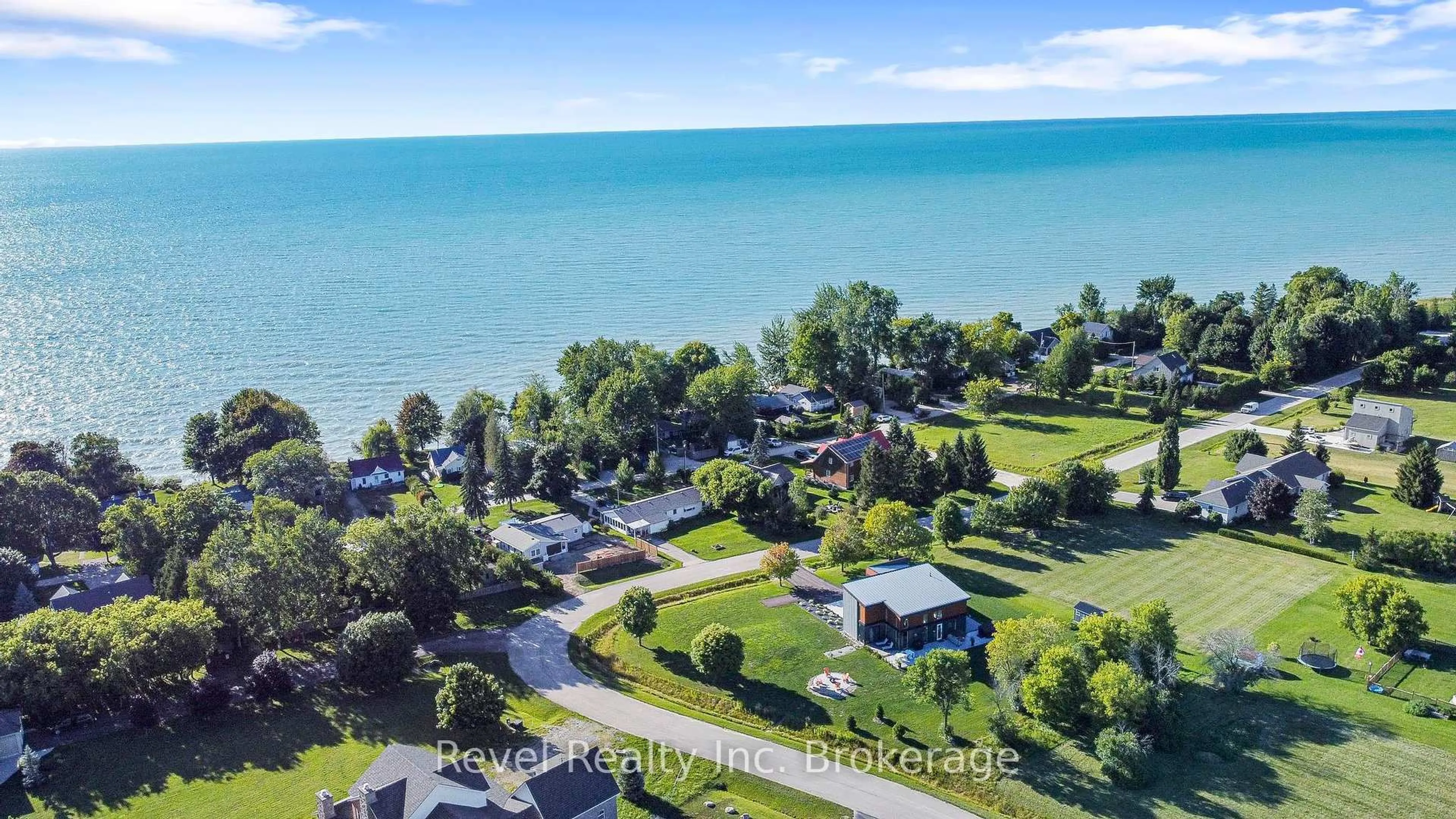 A pic from outside/outdoor area/front of a property/back of a property/a pic from drone, water/lake/river/ocean view for 71842 Sunview Ave, Bluewater Ontario N0M 2T0