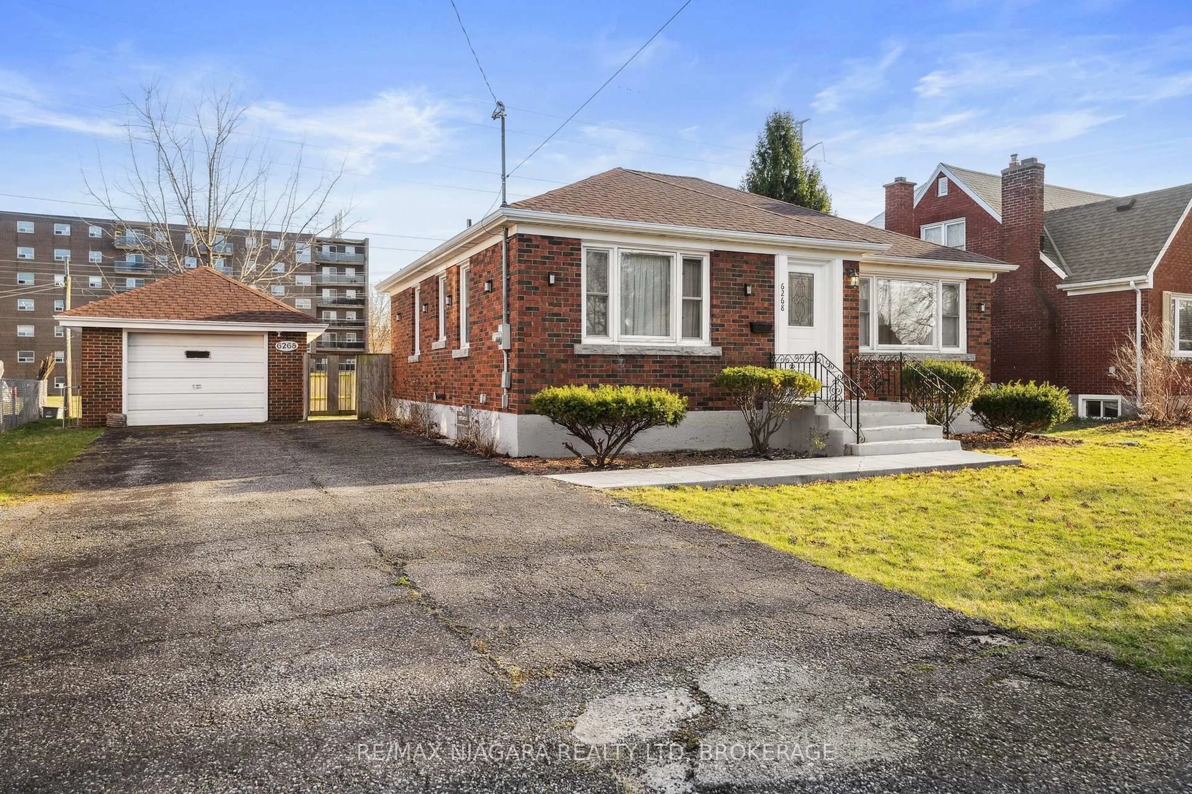 Home with brick exterior material, street for 6268 Corwin Cres, Niagara Falls Ontario L2G 2M1