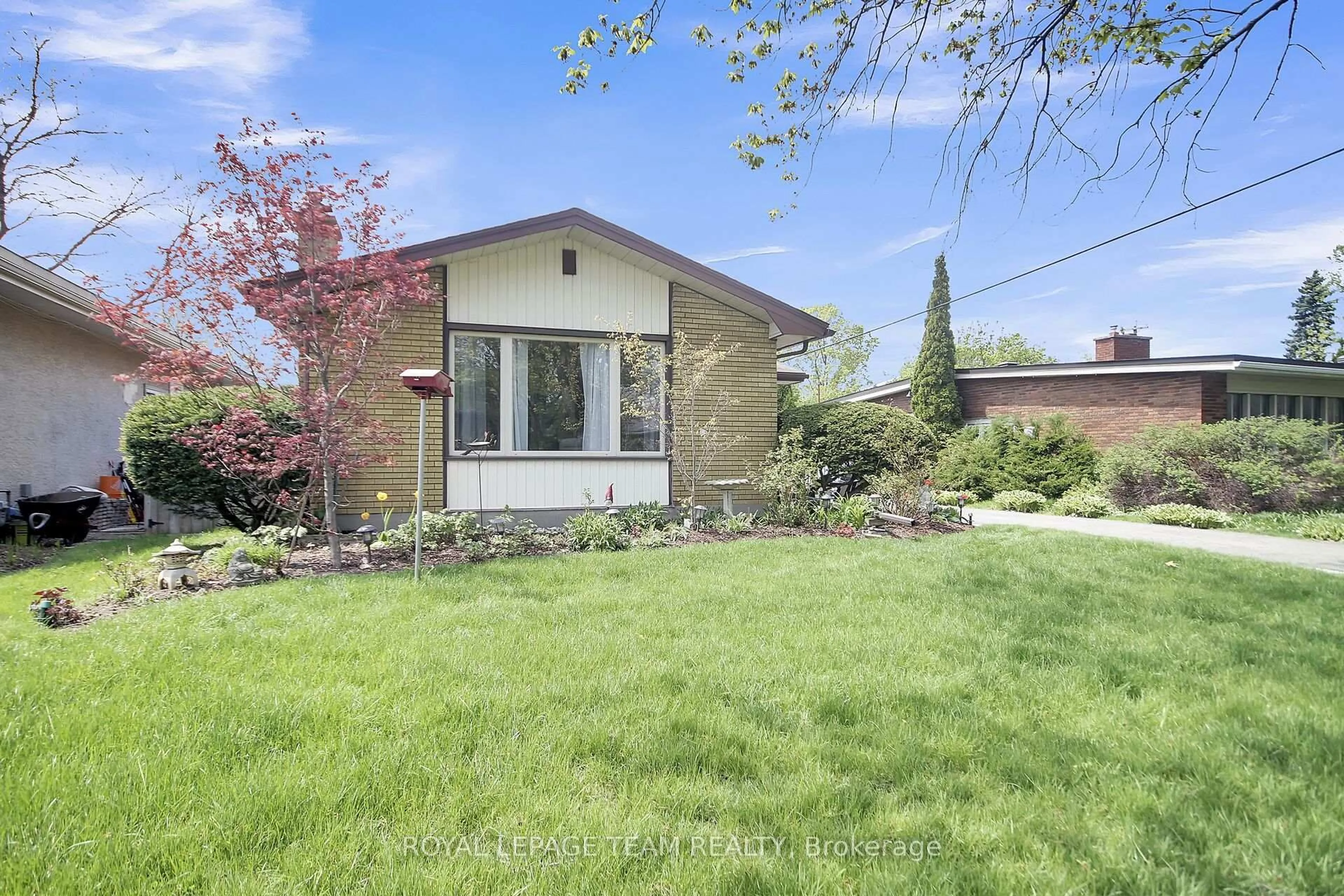 Home with brick exterior material, street for 970 Parkhurst Blvd, Ottawa Ontario K2A 3M9