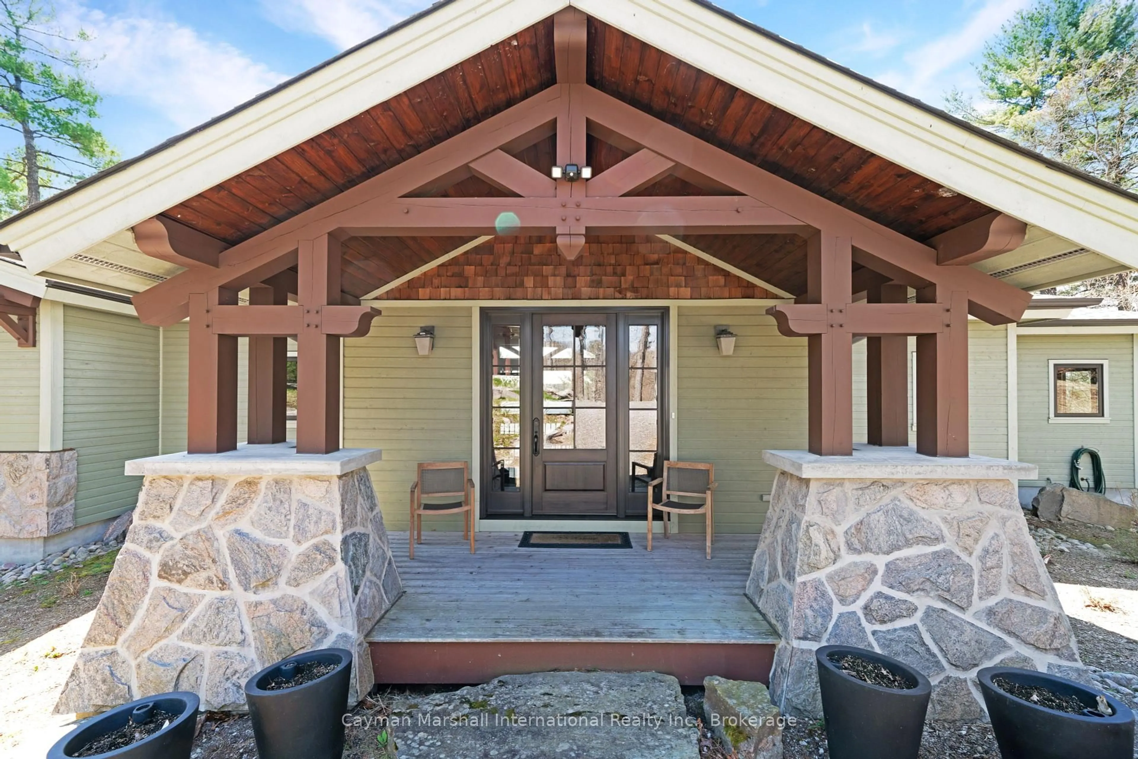 Indoor entryway for 84 BIGWIN ISLAND N/A, Lake of Bays Ontario P0B 1A0