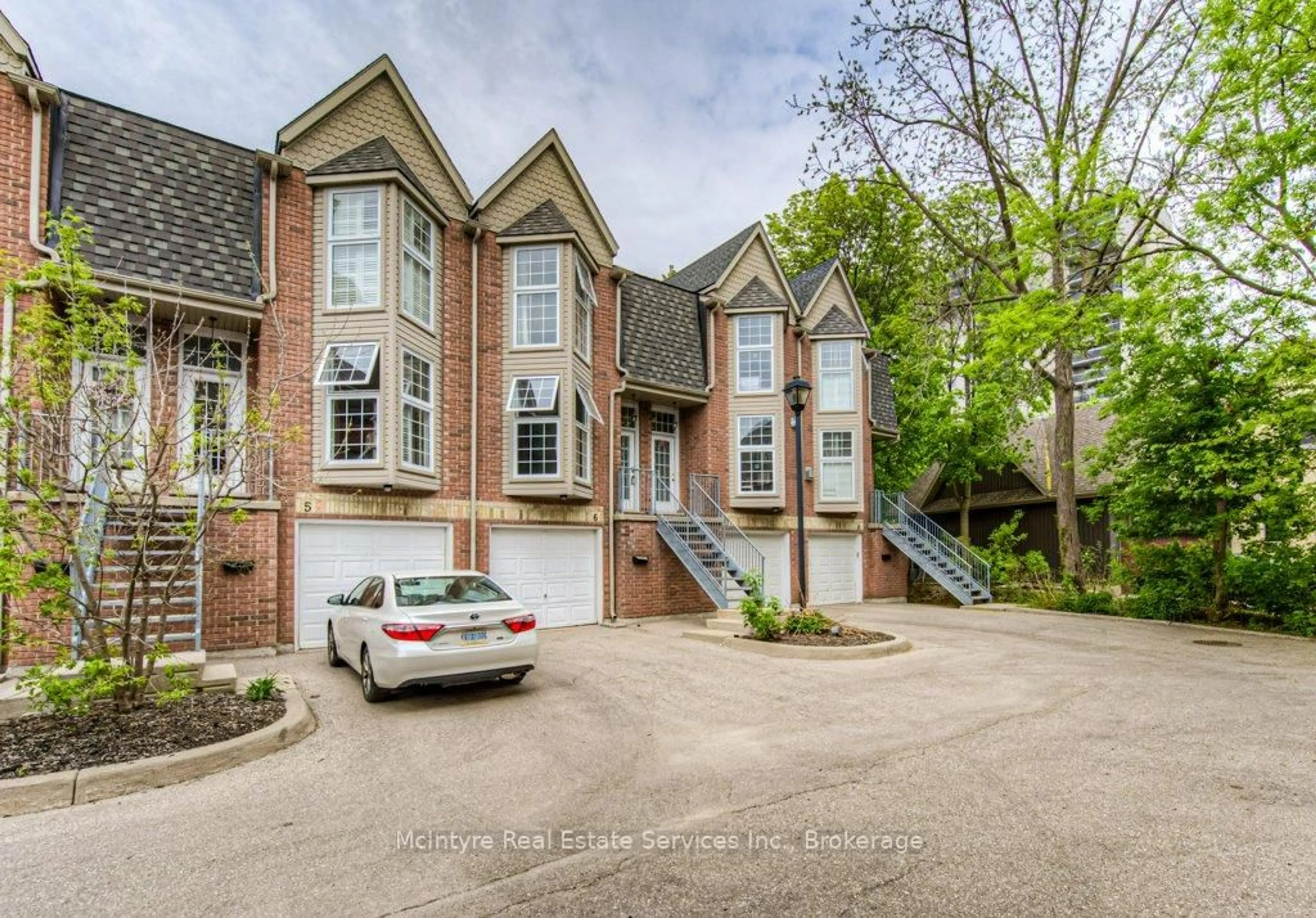 Home with brick exterior material, street for 28 Mansion St #6, Kitchener Ontario N2H 2J6