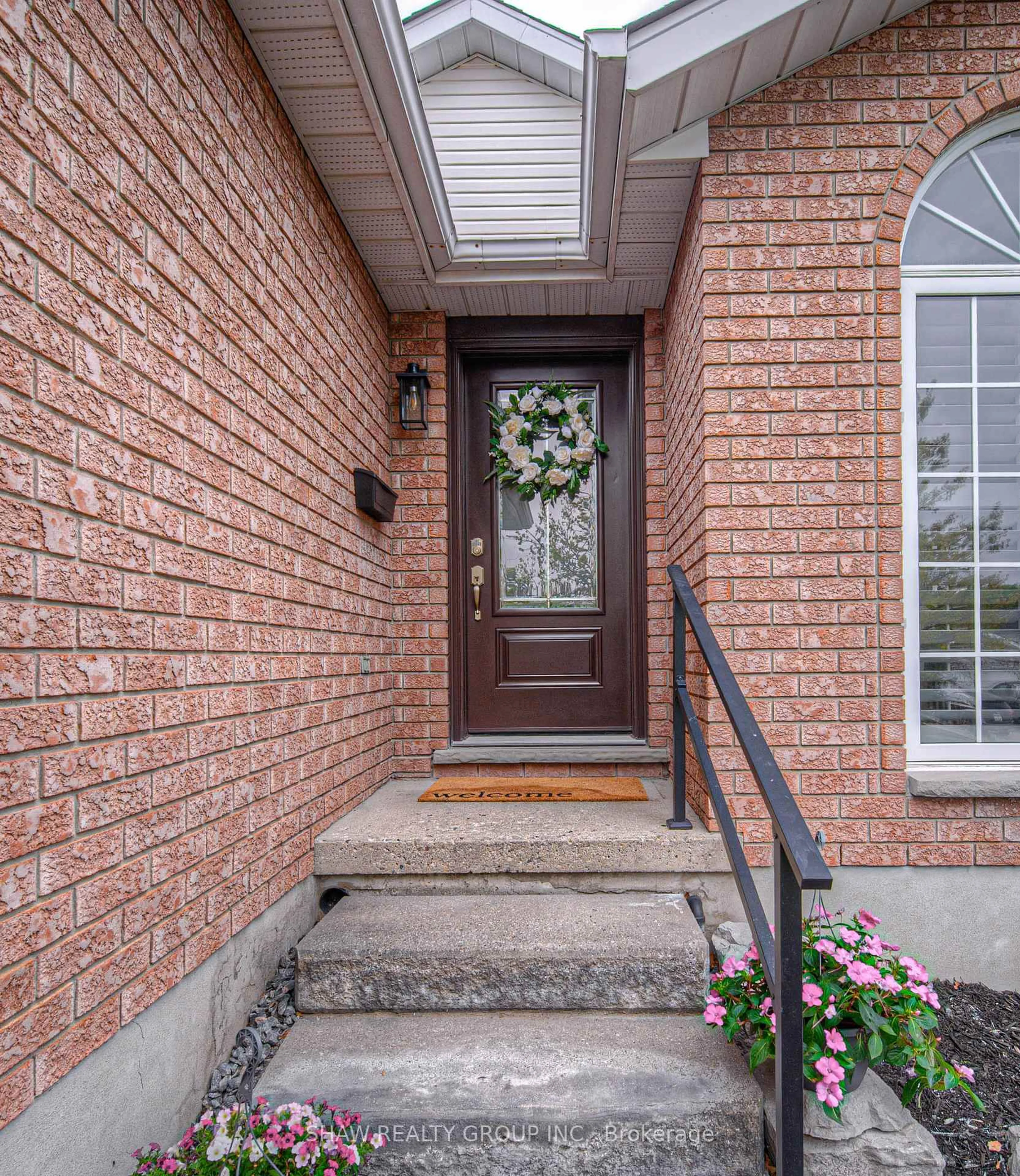 Home with brick exterior material, street for 210 Misty Crt, Kitchener Ontario N2B 3V4