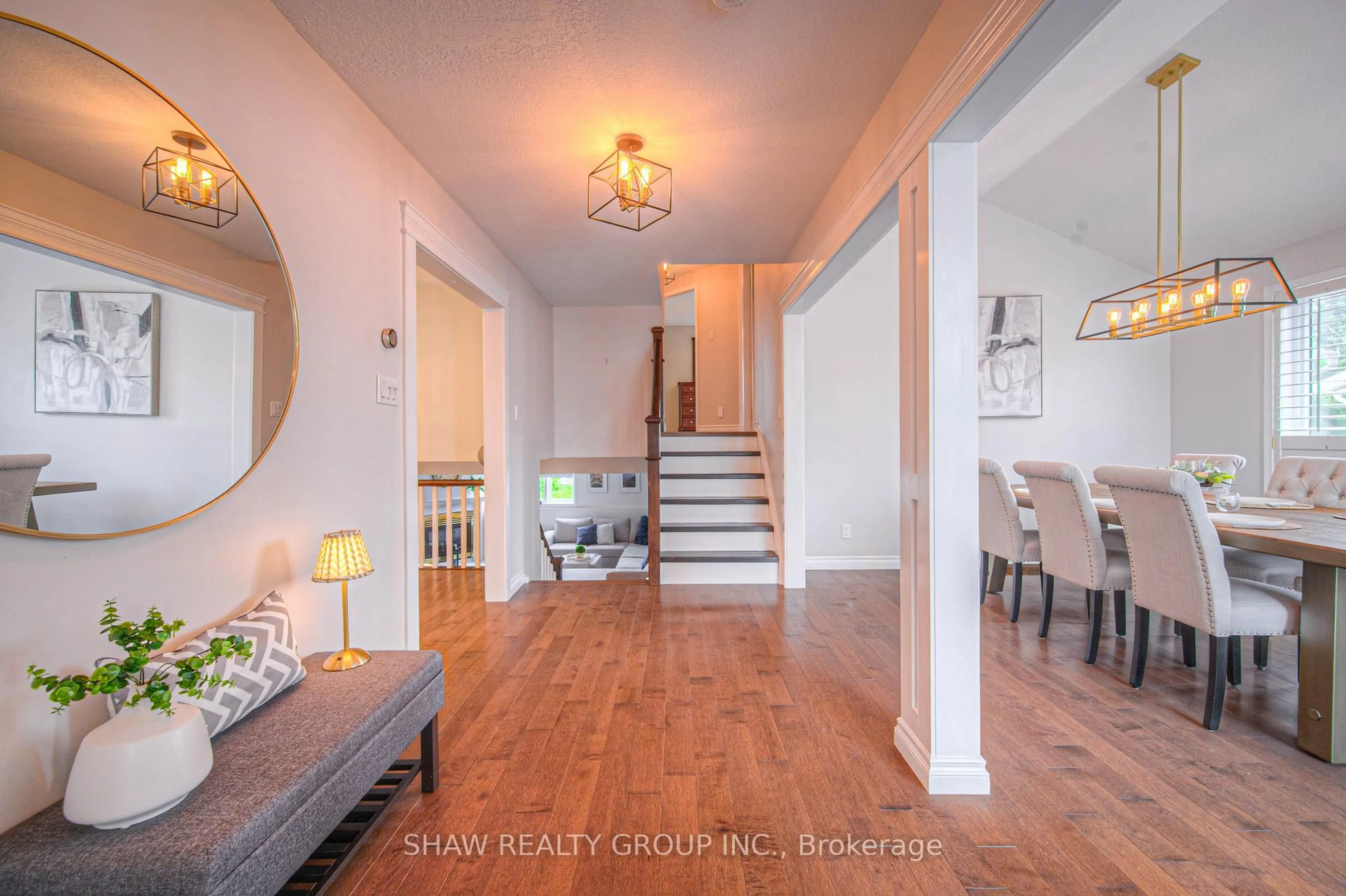 Indoor entryway for 210 Misty Crt, Kitchener Ontario N2B 3V4