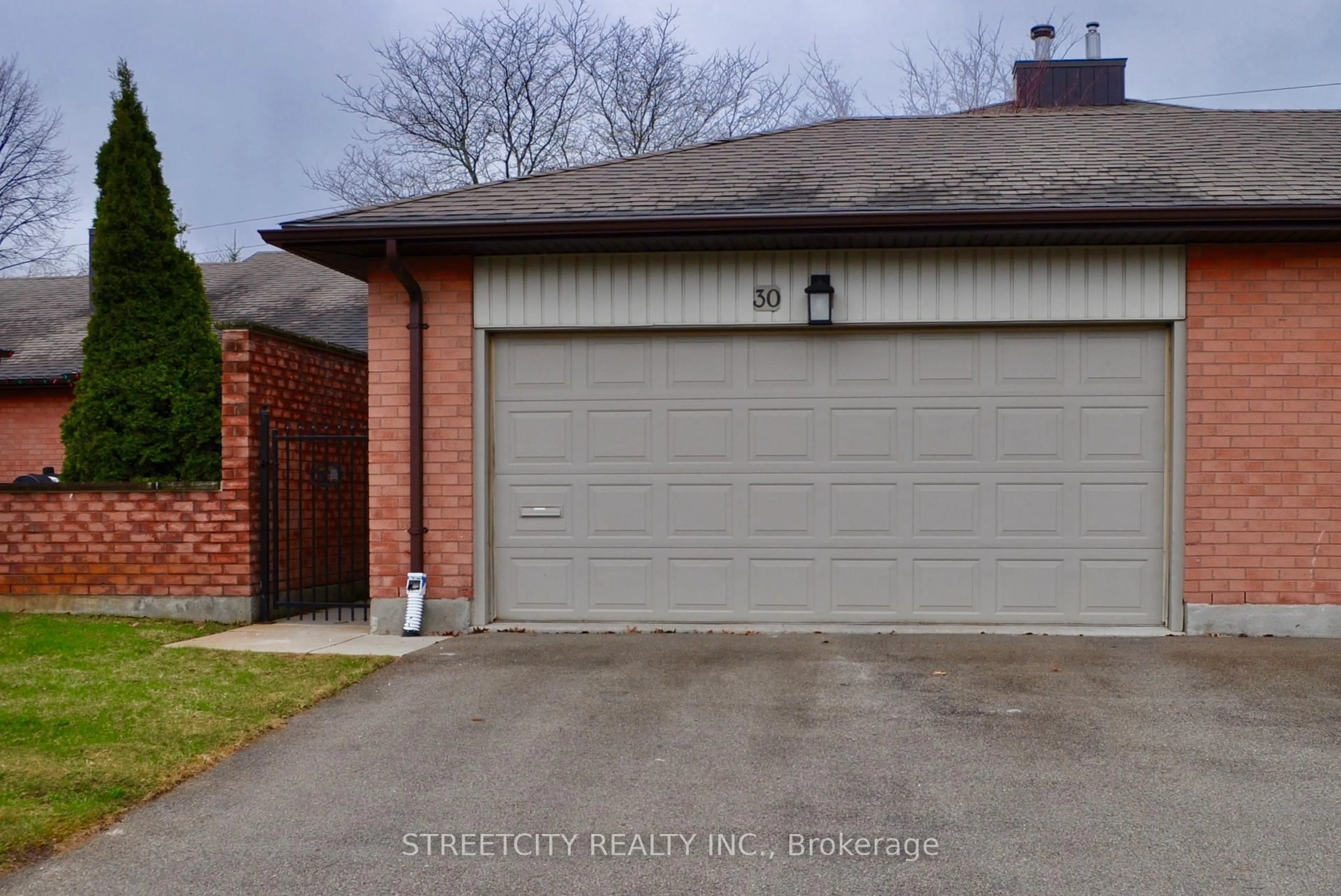 Indoor garage for 55 Fiddlers Green Rd #30, London North Ontario N6H 4T8