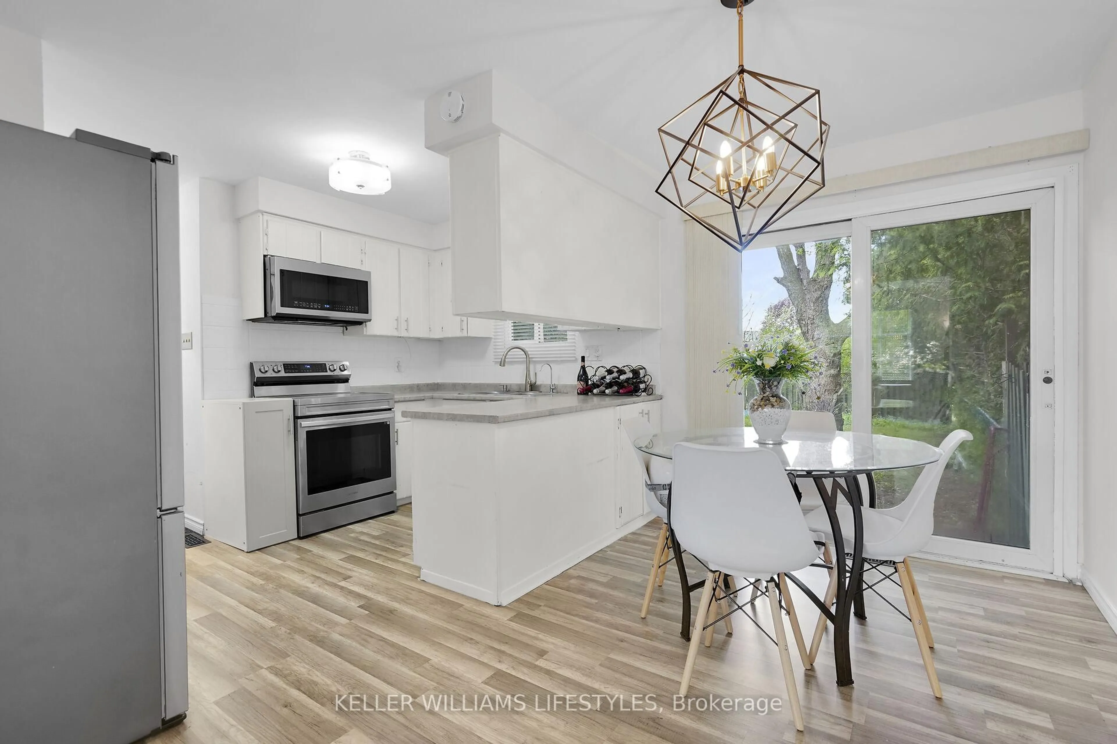 Open concept kitchen, unknown for 875 Dearness Dr, London South Ontario N6E 1Y4