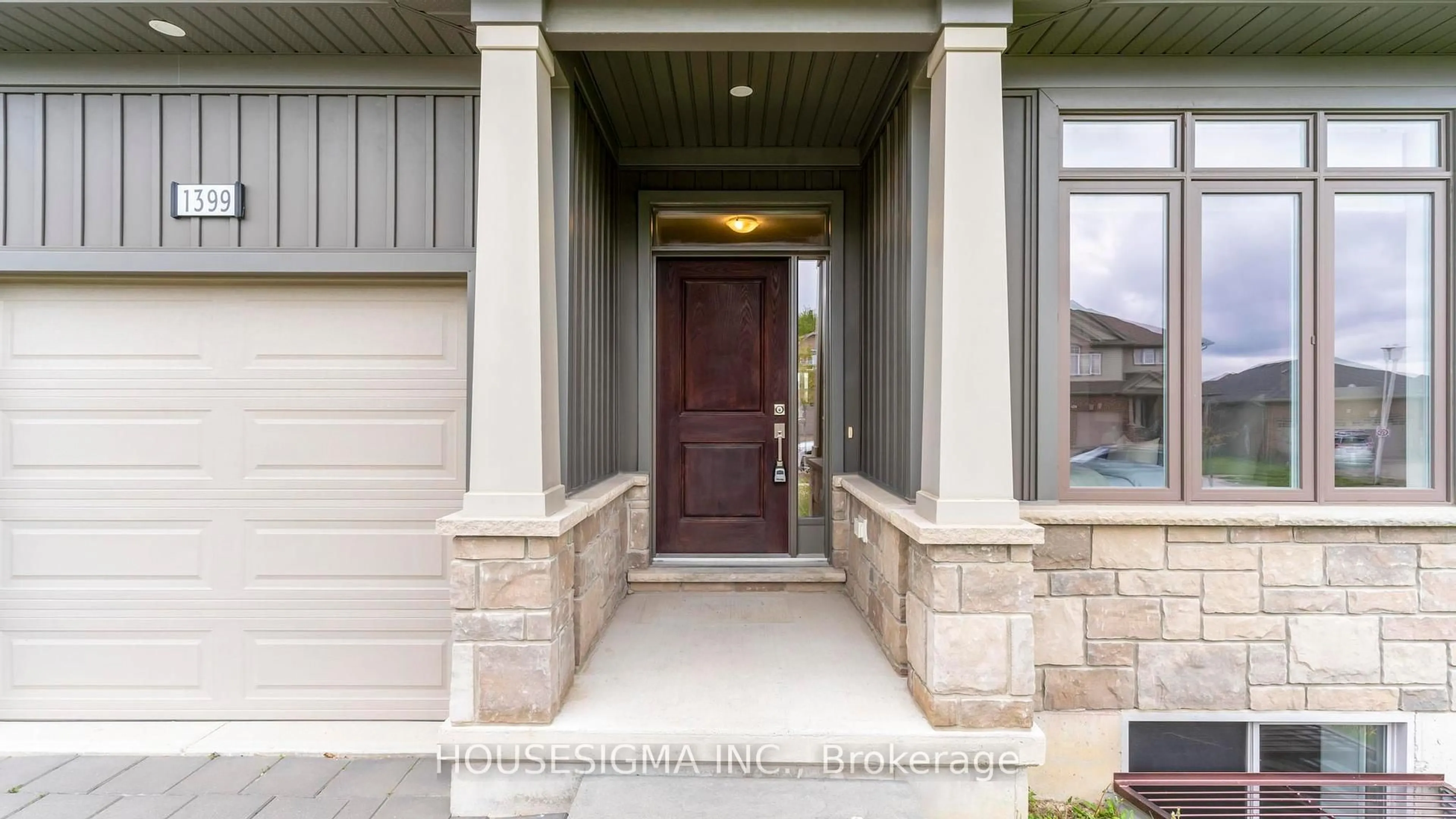 Indoor entryway for 1399 Whetherfield St, London North Ontario N6H 0E5