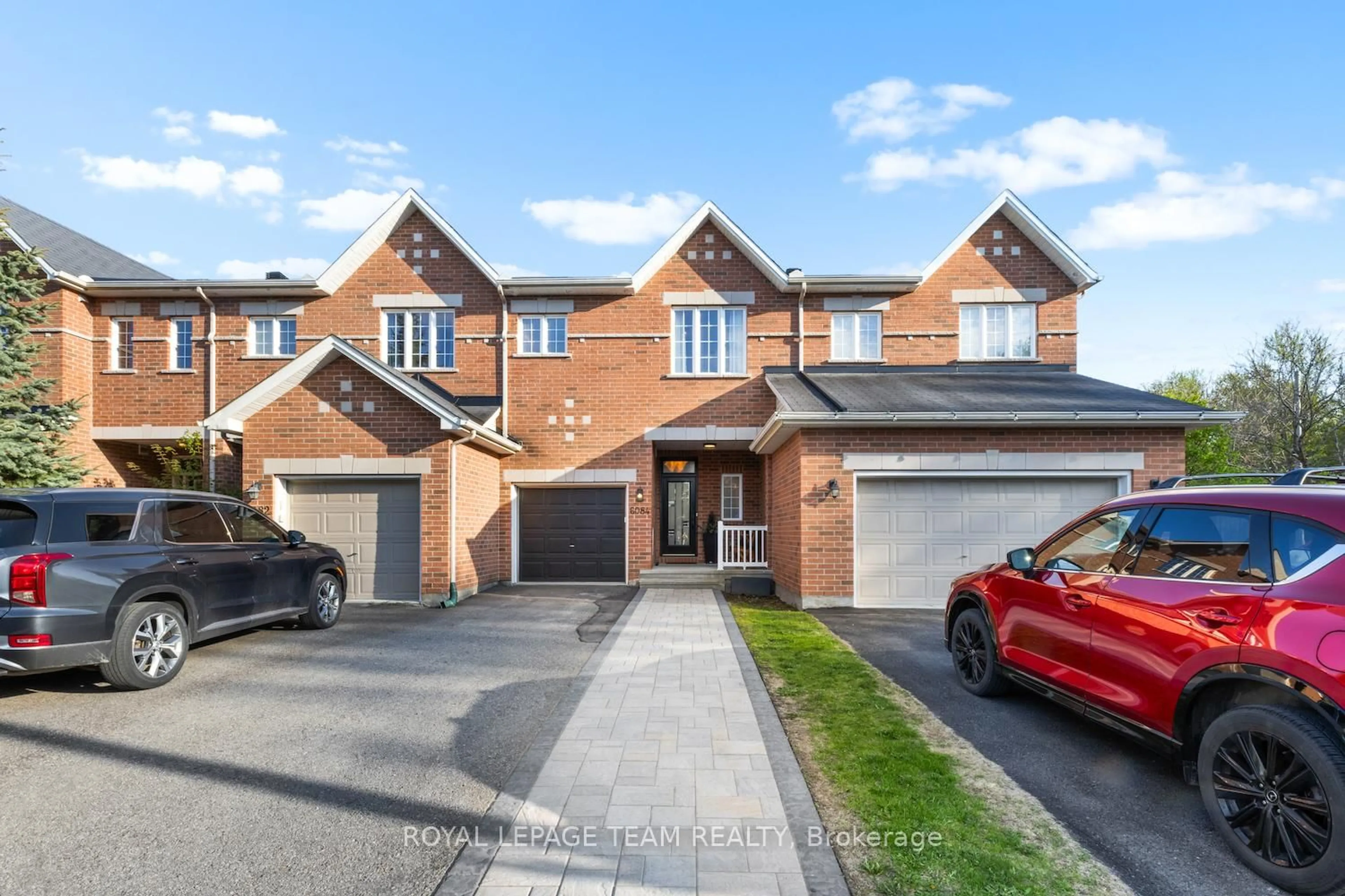 A pic from outside/outdoor area/front of a property/back of a property/a pic from drone, street for 6084 North Bluff Dr, Ottawa Ontario K1V 2L3