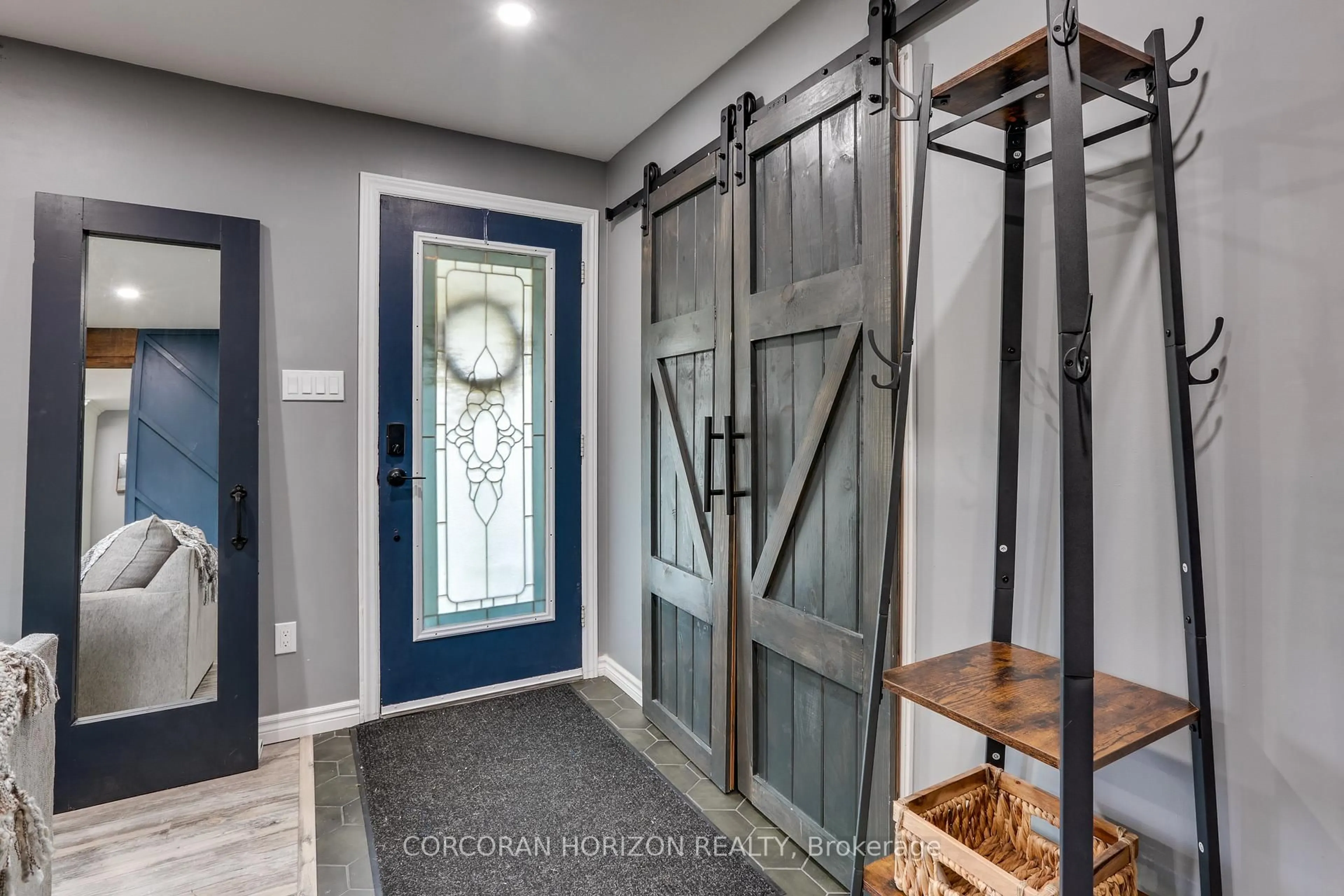 Indoor entryway for 437 Beachwood Ave, London South Ontario N6J 3J9
