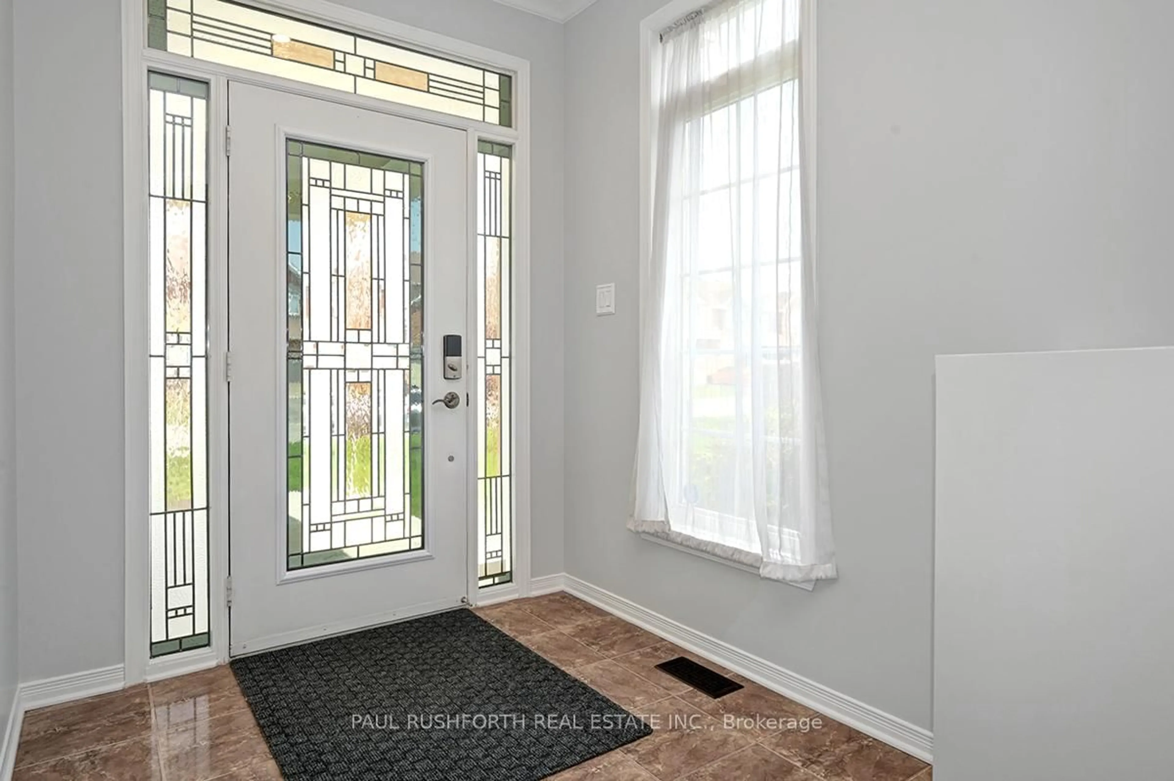Indoor entryway for 248 Lucinda Cres, Ottawa Ontario K1W 0A1