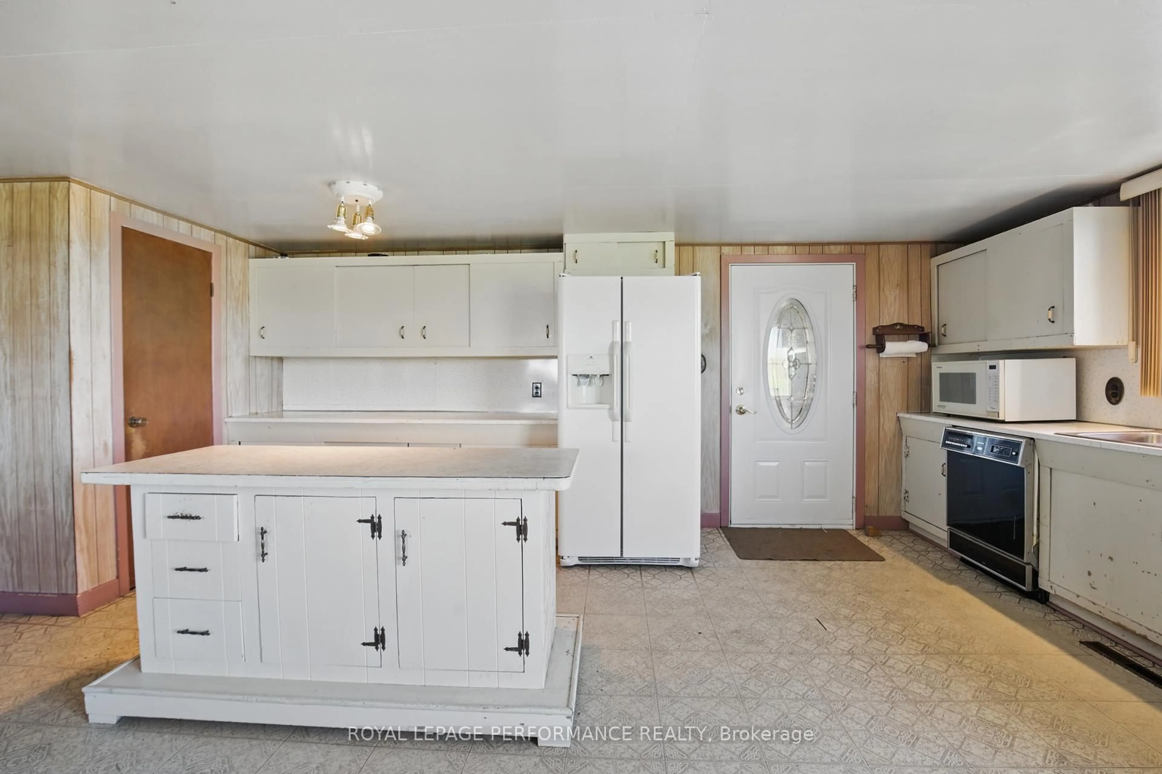 Standard kitchen, unknown for 3300 County Rd 14 Concession, East Hawkesbury Ontario K0B 1B0