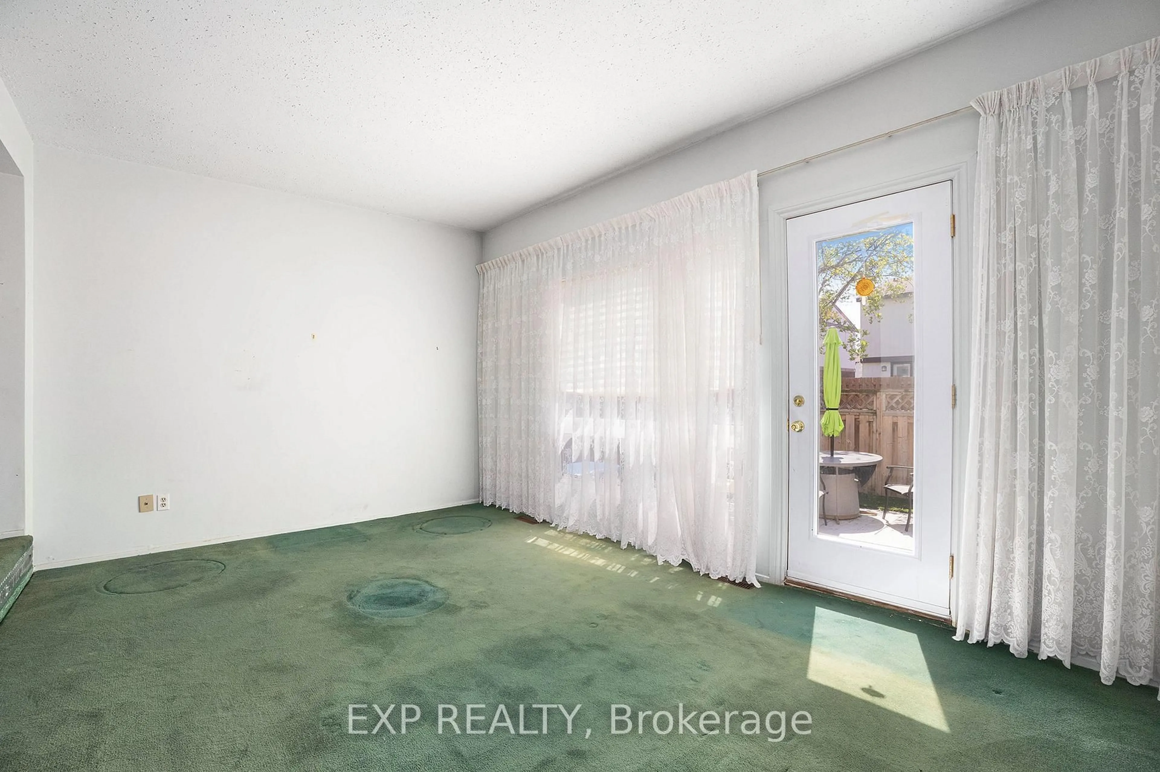 A pic of a room for 54 Foxfield Dr #E, Ottawa Ontario K2J 1P7