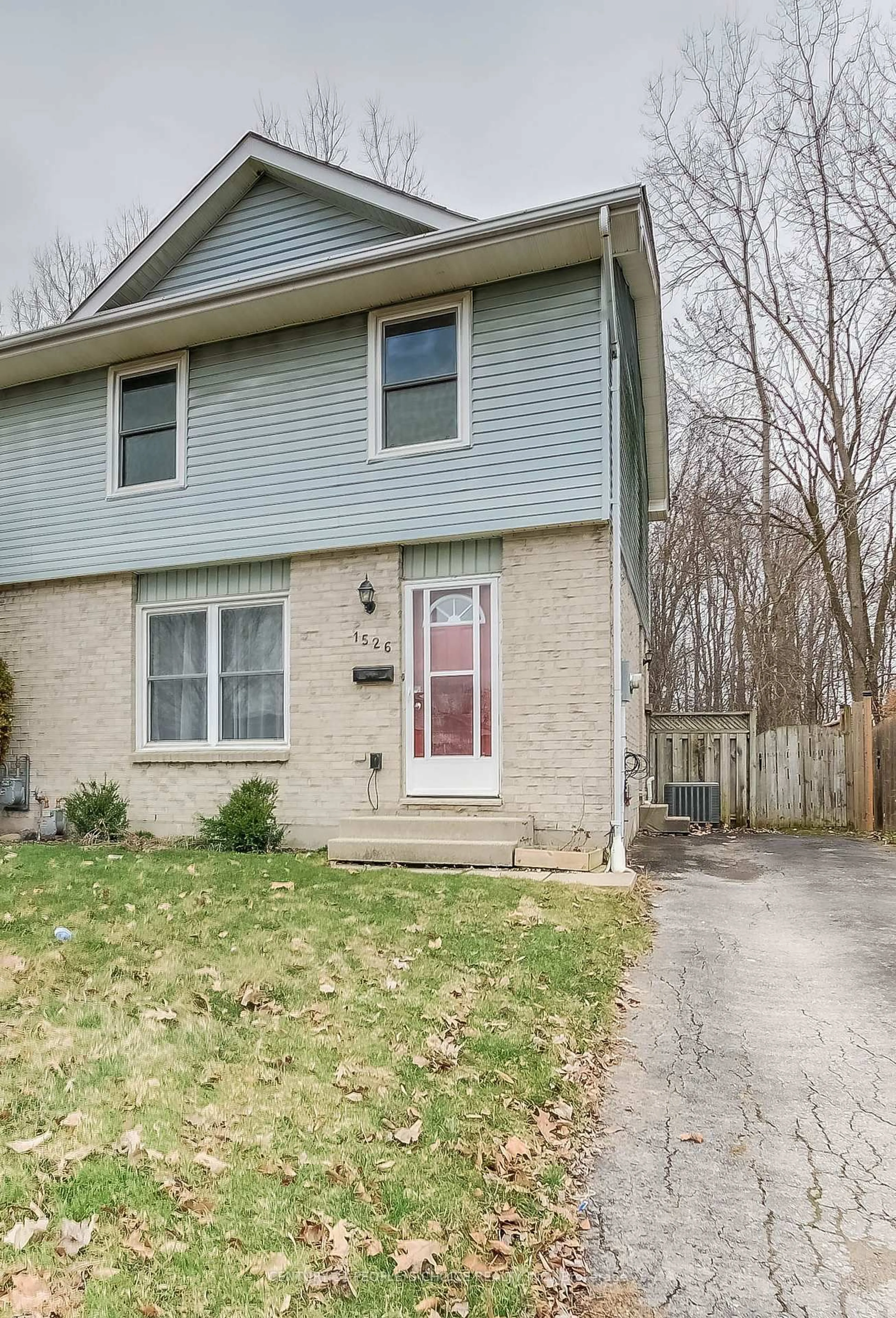 Home with vinyl exterior material, street for 1526 JALNA Blvd, London South Ontario N6E 3C6