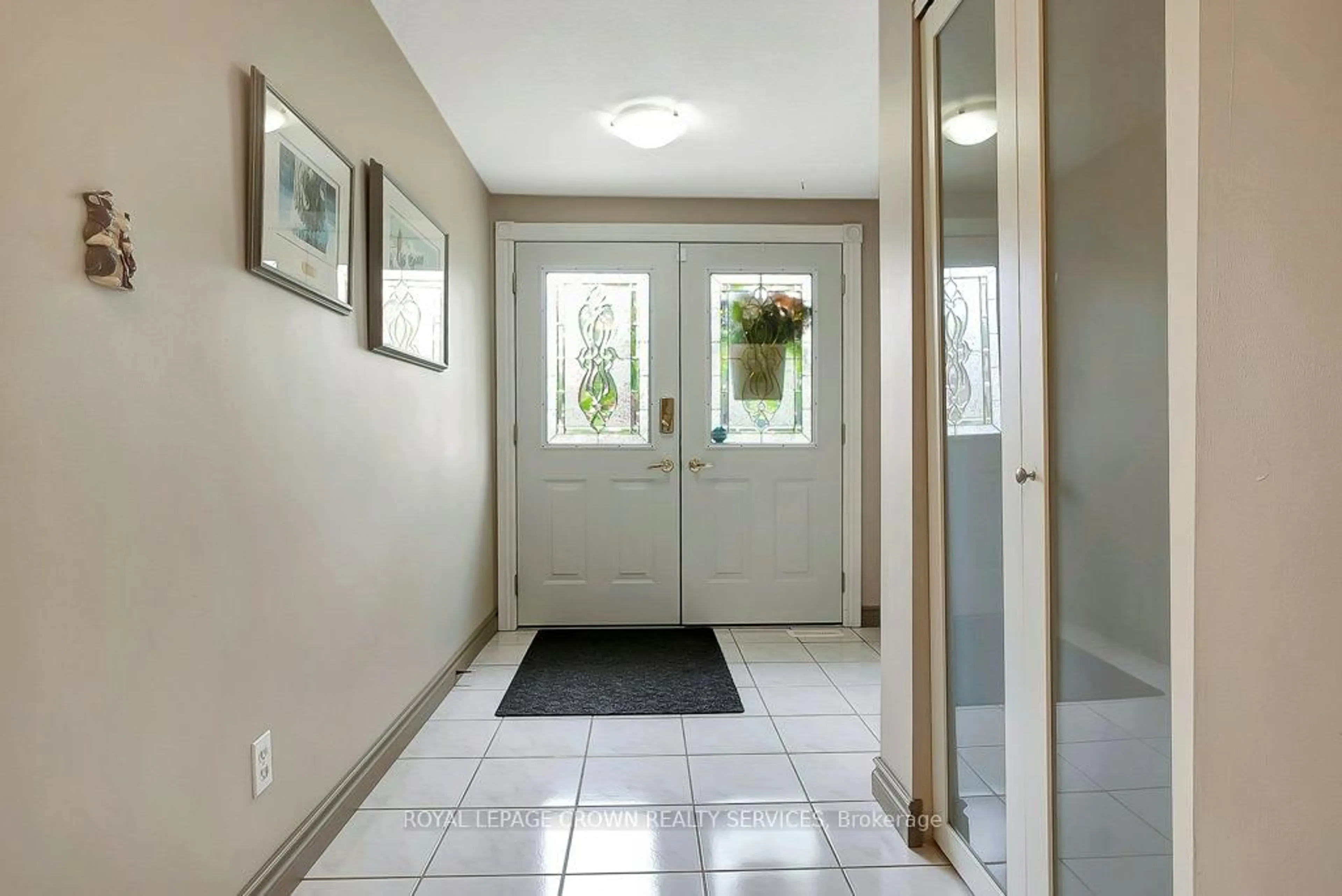 Indoor entryway for 200 Kribs St, Cambridge Ontario N3C 2L7