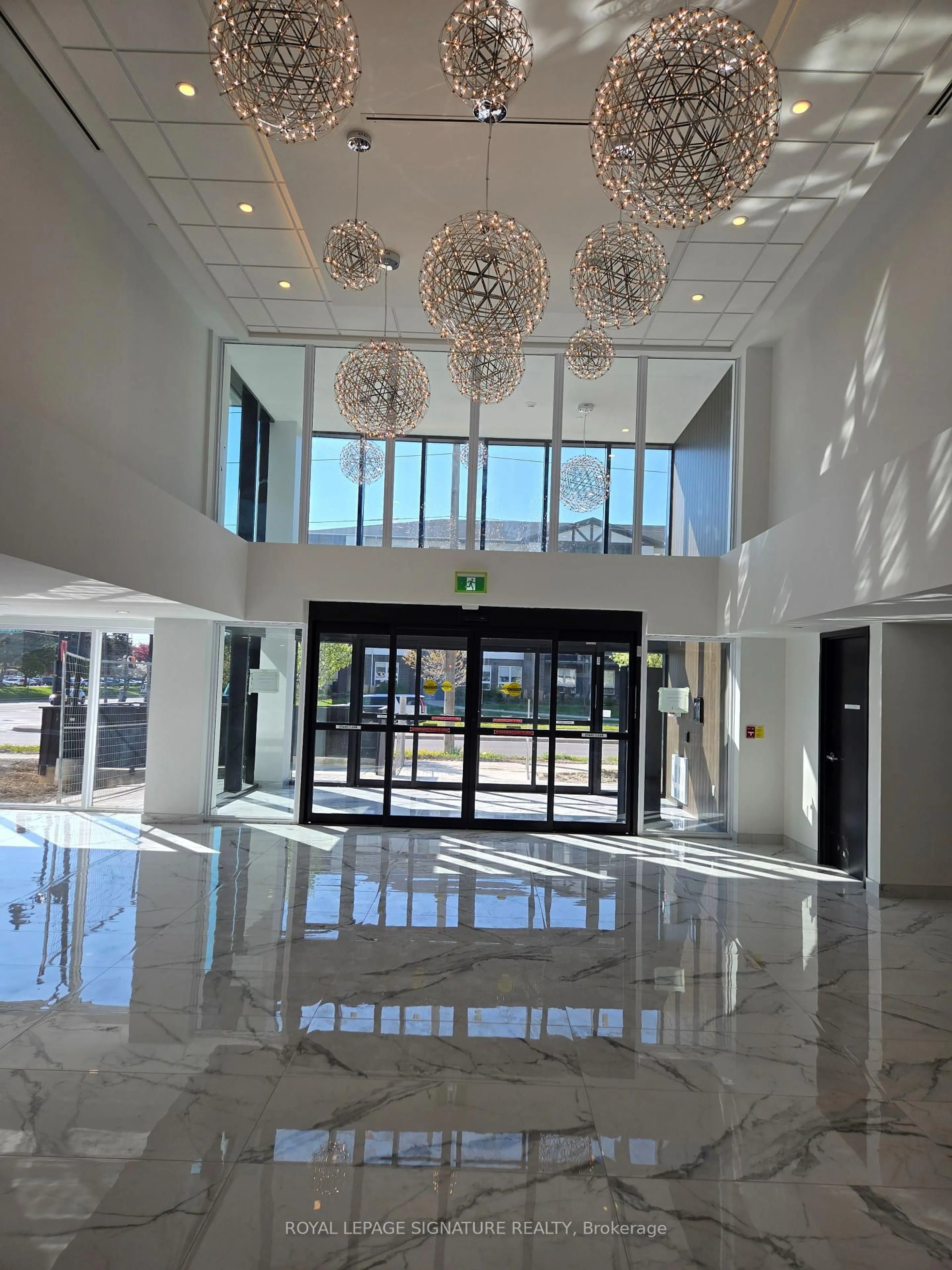 Indoor foyer for 575 Conklin Rd #603, Brantford Ontario N3T 0Y2