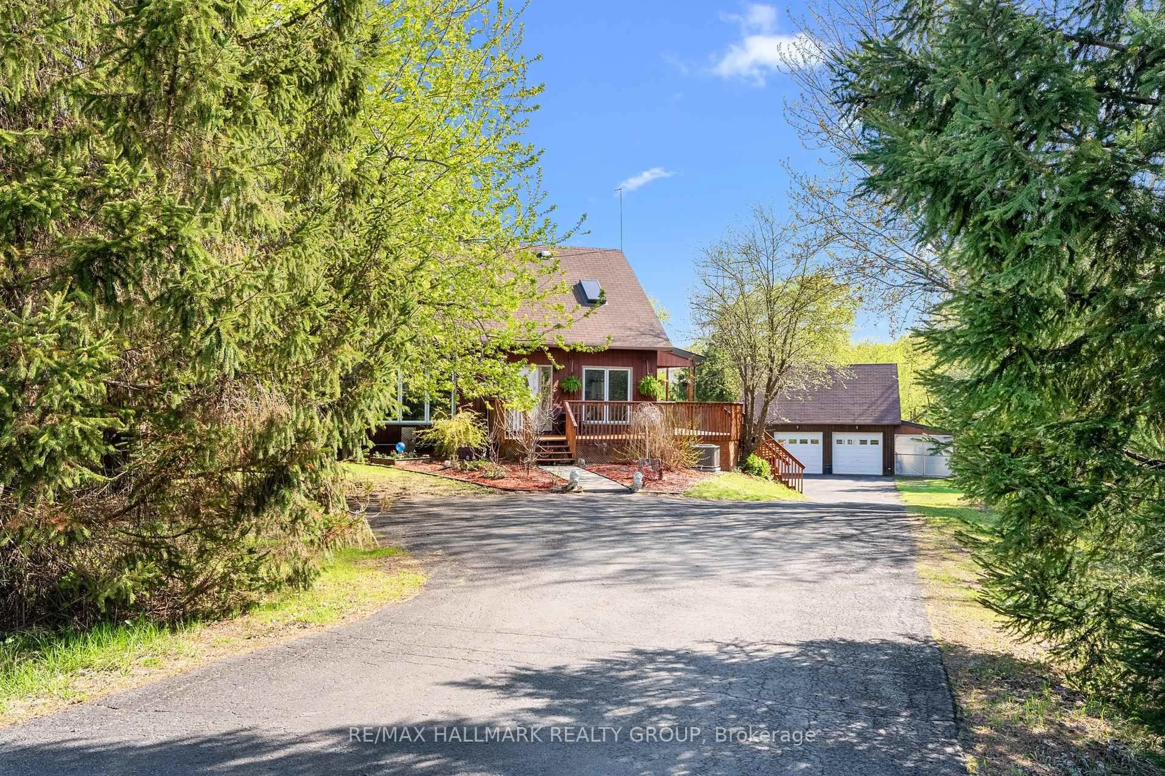 A pic from outside/outdoor area/front of a property/back of a property/a pic from drone, street for 1255 8th Line Rd, Ottawa Ontario K0A 1V0