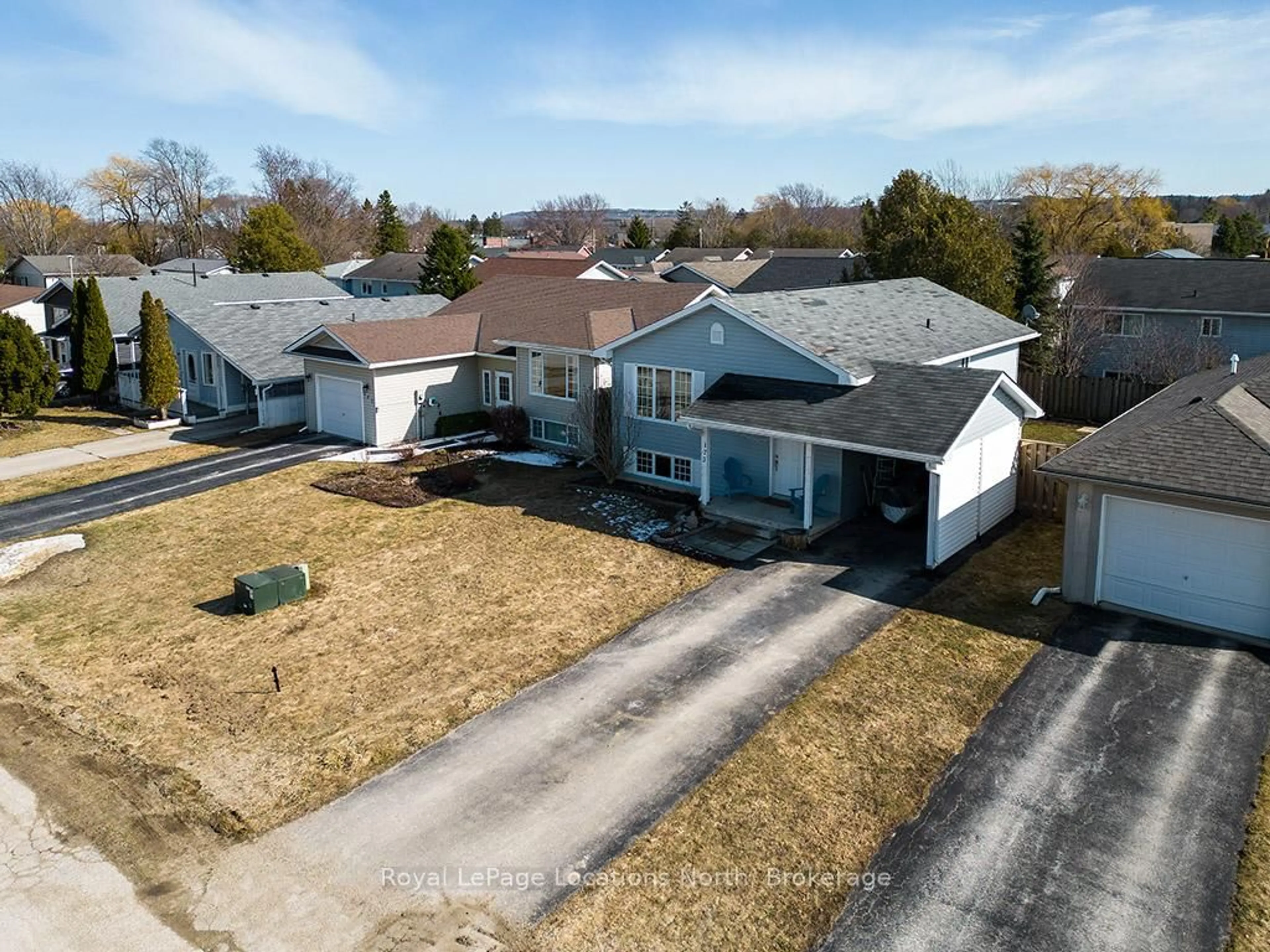 A pic from outside/outdoor area/front of a property/back of a property/a pic from drone, street for 173 Albert St, Meaford Ontario N4L 1T8