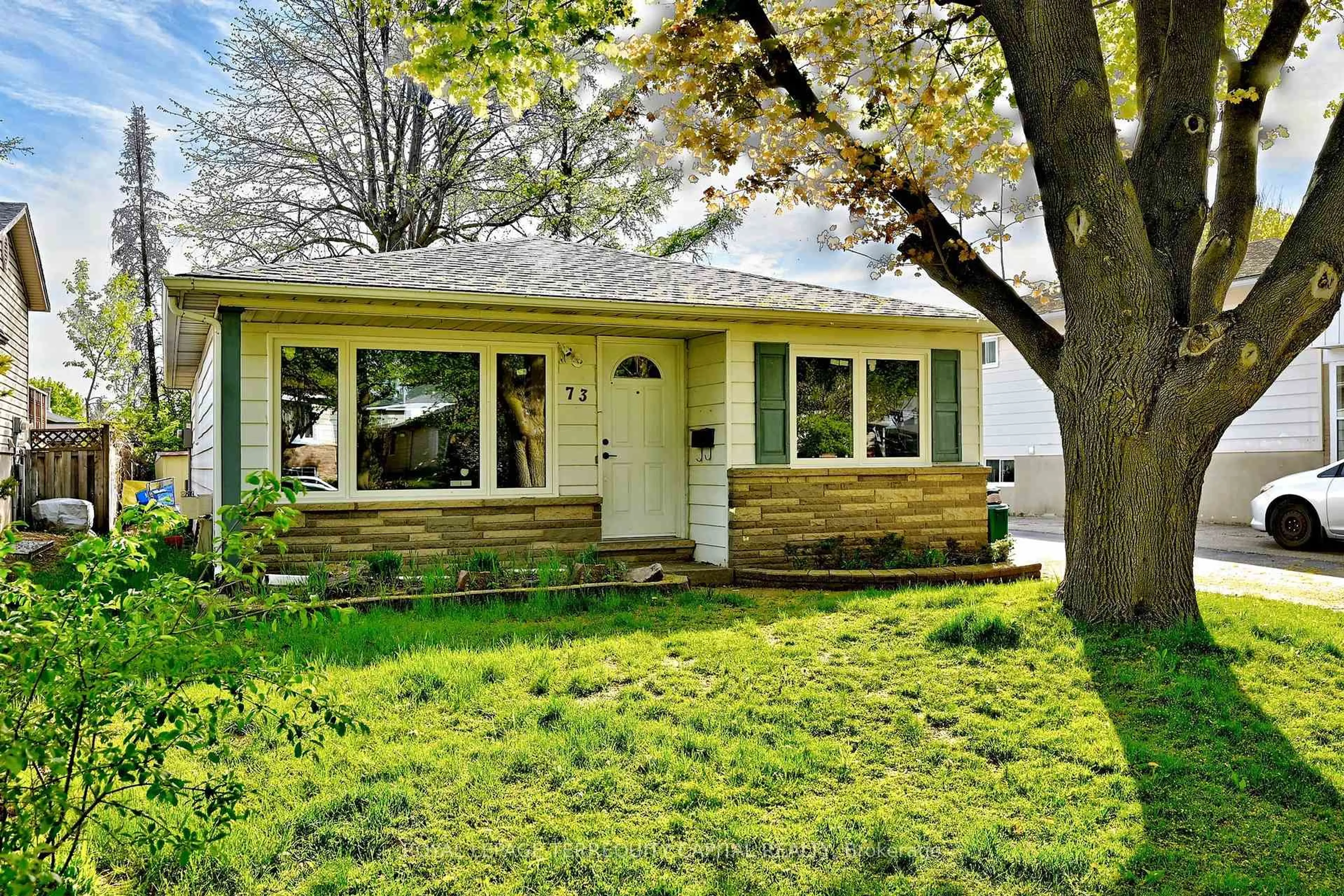 Home with vinyl exterior material, street for 73 Hickory Heights Cres, Kitchener Ontario N2N 1H3