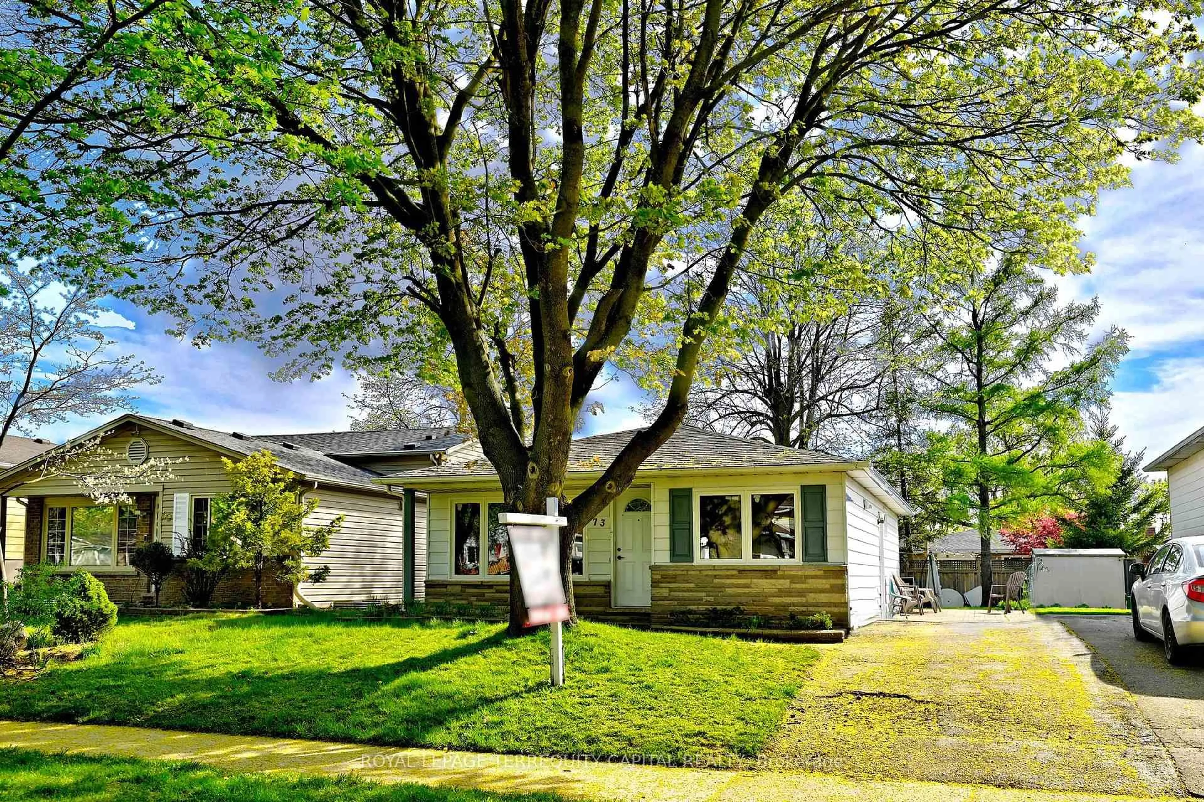 Home with vinyl exterior material, street for 73 Hickory Heights Cres, Kitchener Ontario N2N 1H3