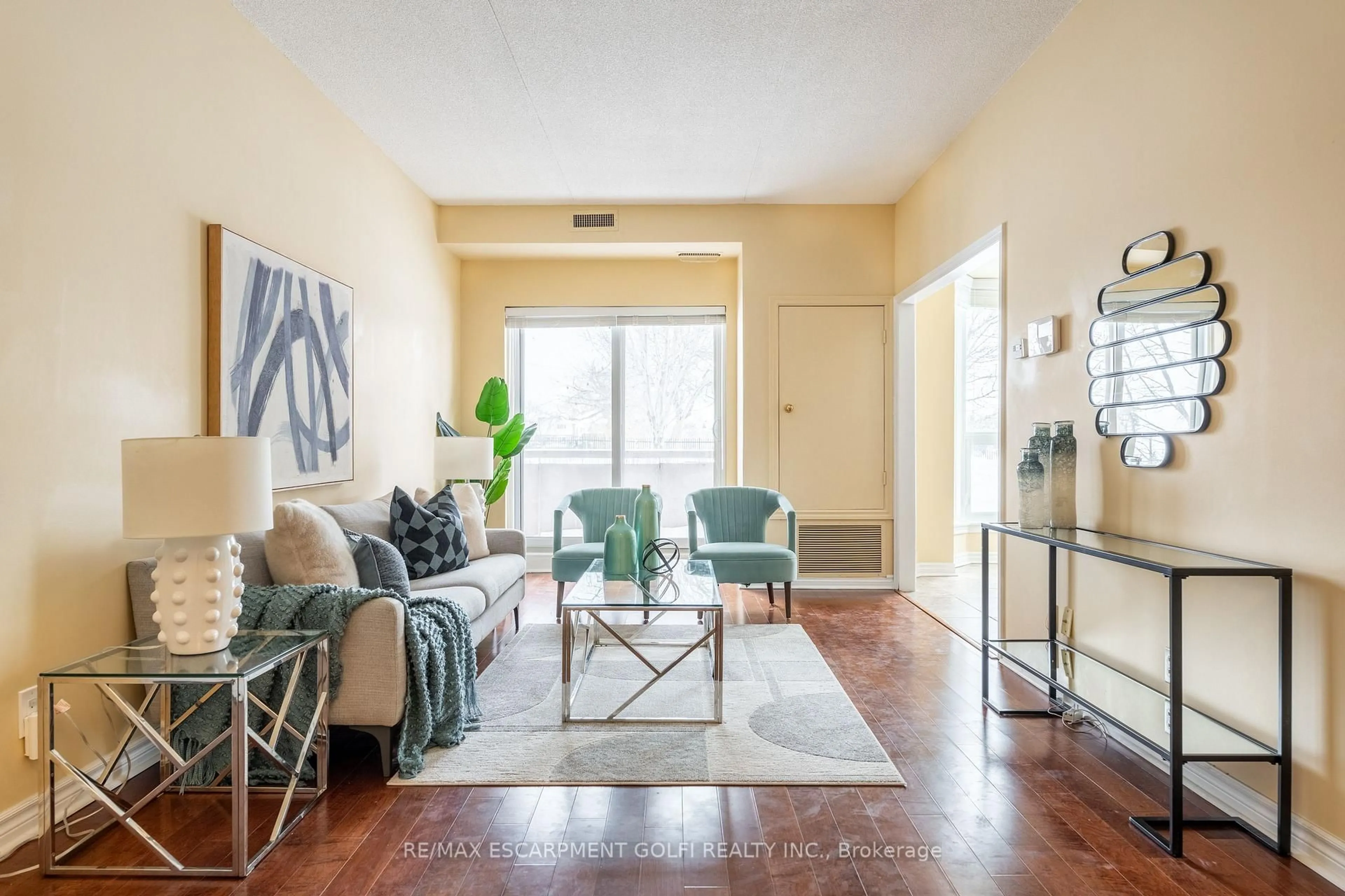 Living room with furniture, unknown for 416 Limeridge Rd #109, Hamilton Ontario L9A 2S7