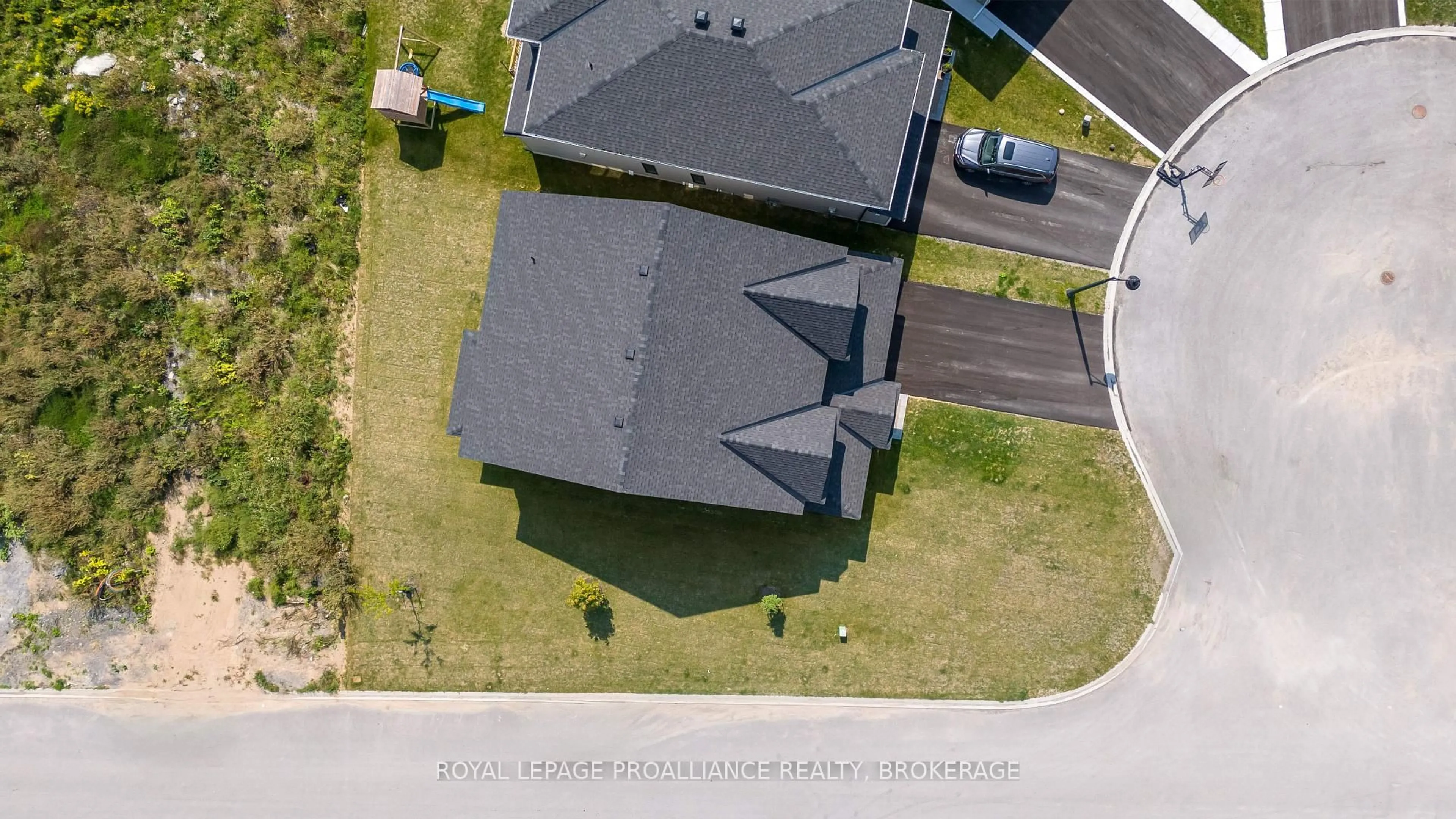 A pic from outside/outdoor area/front of a property/back of a property/a pic from drone, street for 1601 Willow Crt, Kingston Ontario K7P 0S6