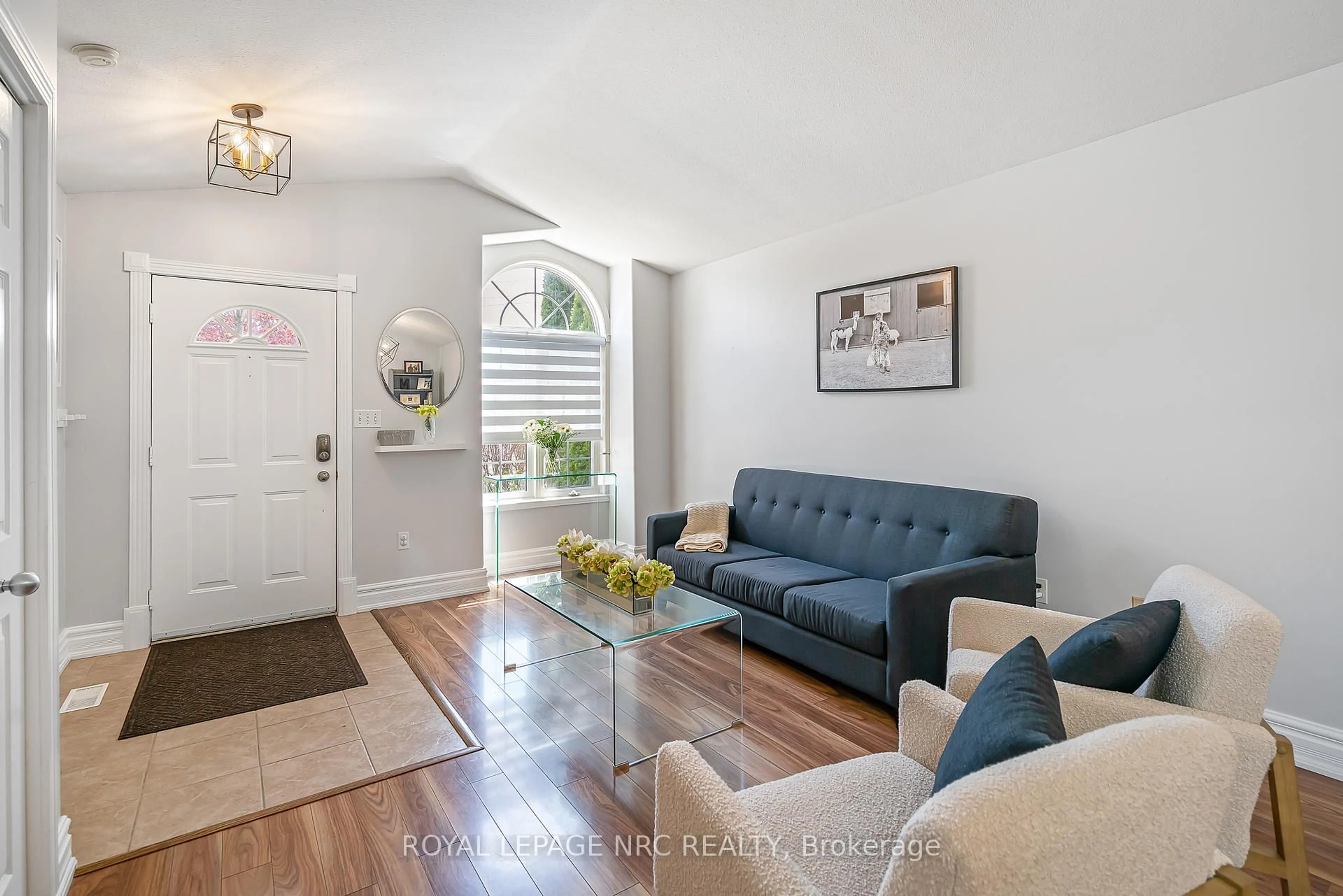 Living room with furniture, unknown for 7707 Cortina Cres, Niagara Falls Ontario L2H 3B4