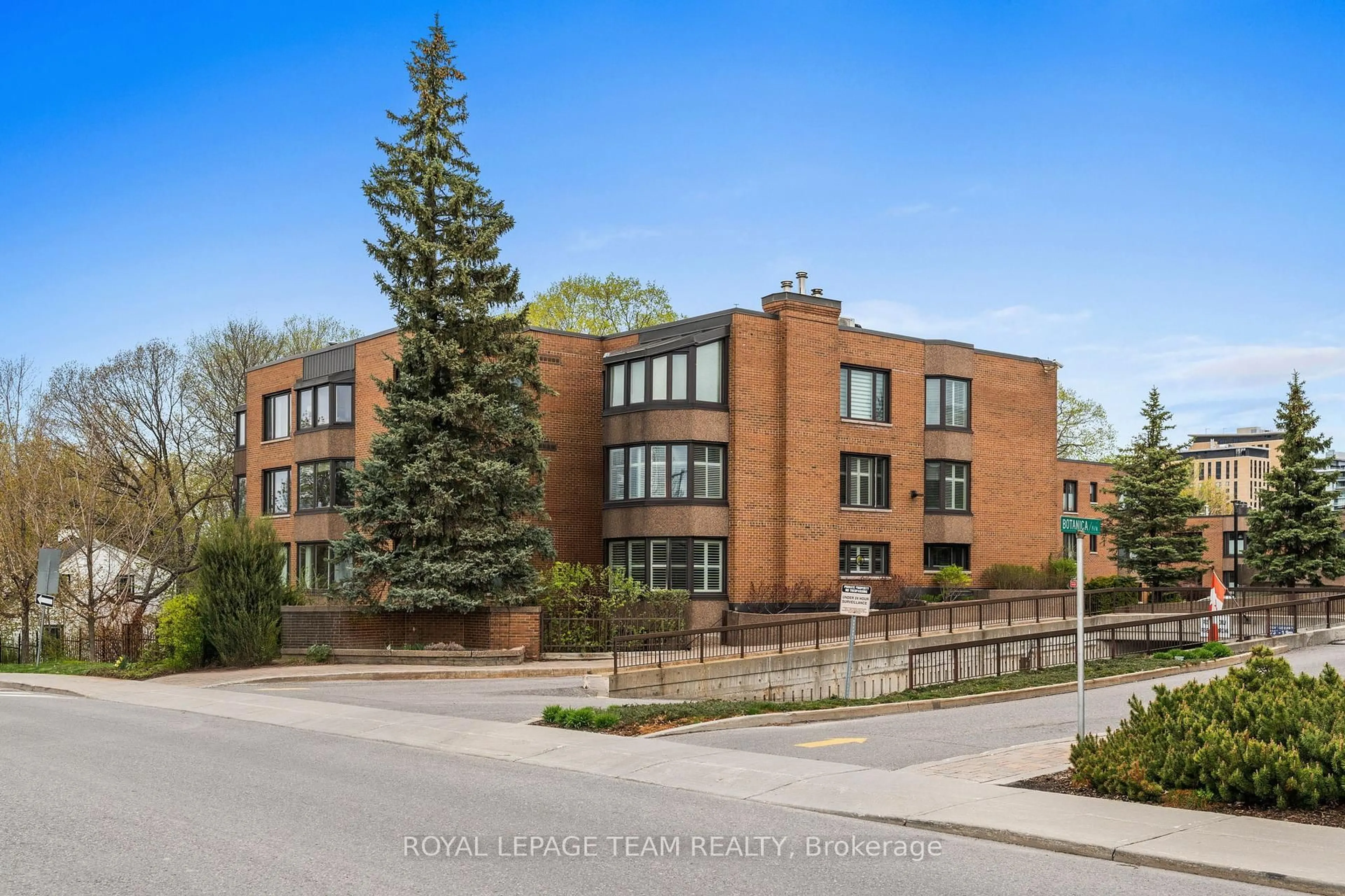 Home with brick exterior material, building for 253 Botanica Private #11, Ottawa Ontario K1Y 4P8
