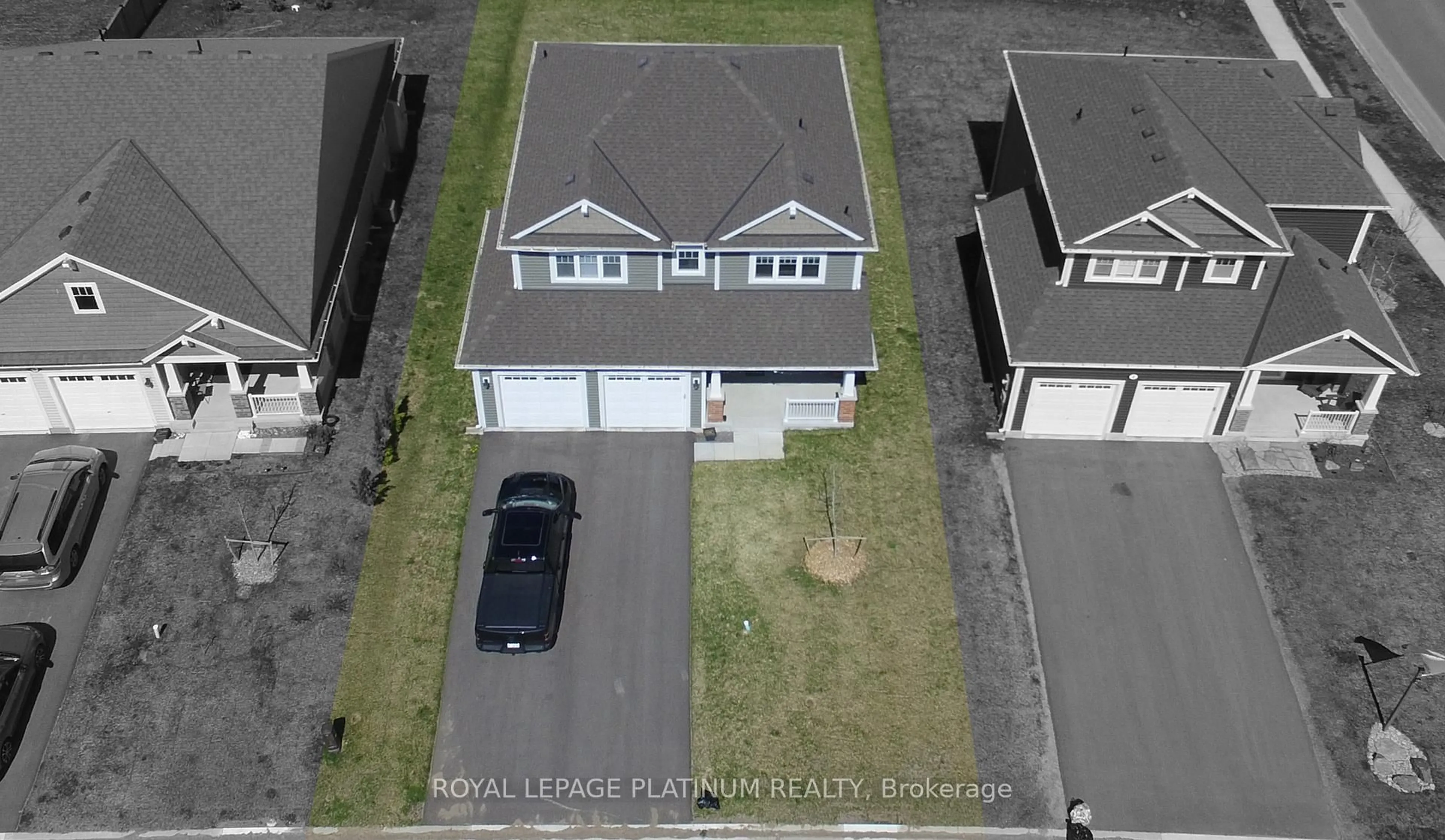 A pic from outside/outdoor area/front of a property/back of a property/a pic from drone, street for 4 Stother Cres, Bracebridge Ontario P1L 0A3