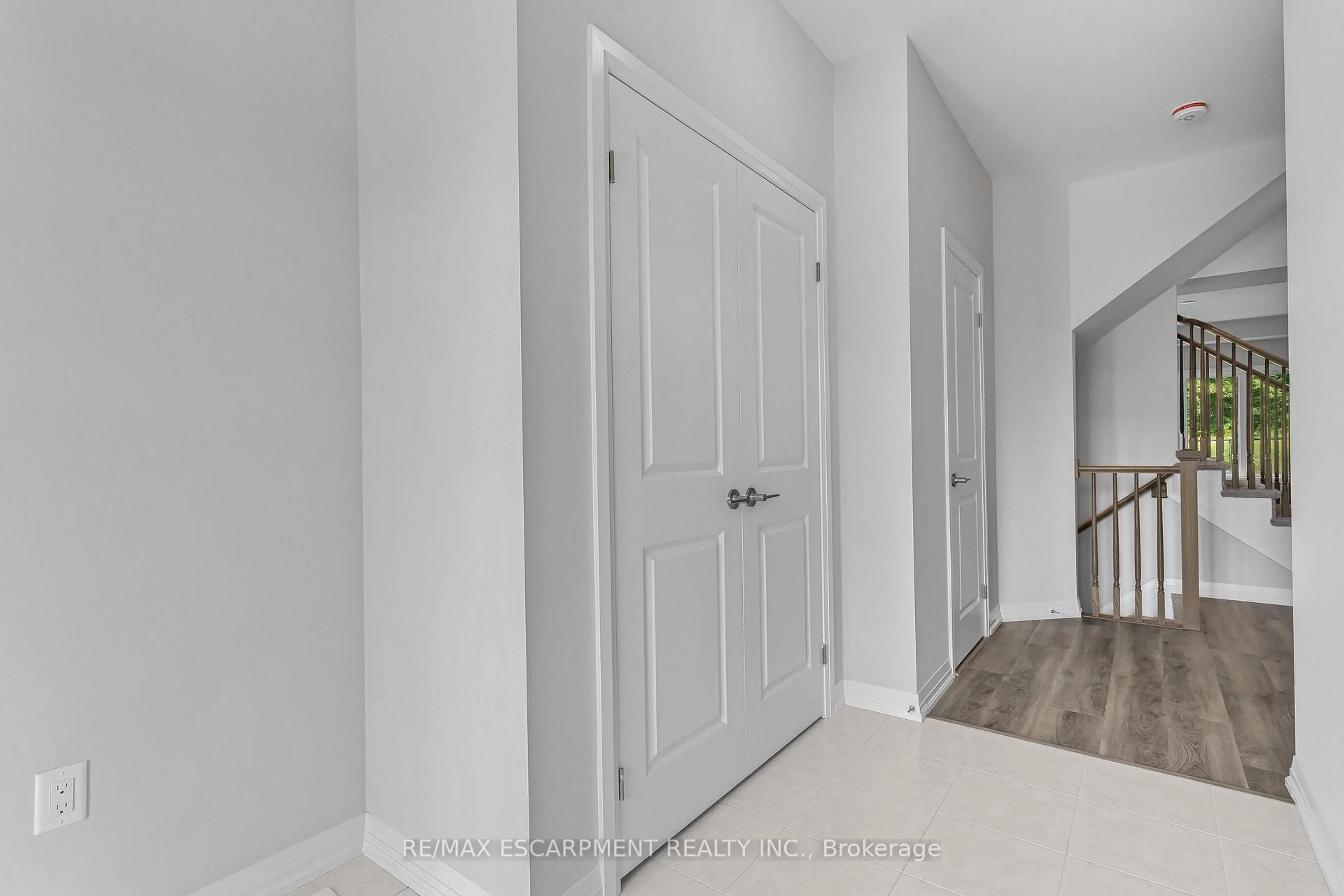 Indoor entryway for 65 Willson Dr, Thorold Ontario L2V 0G7