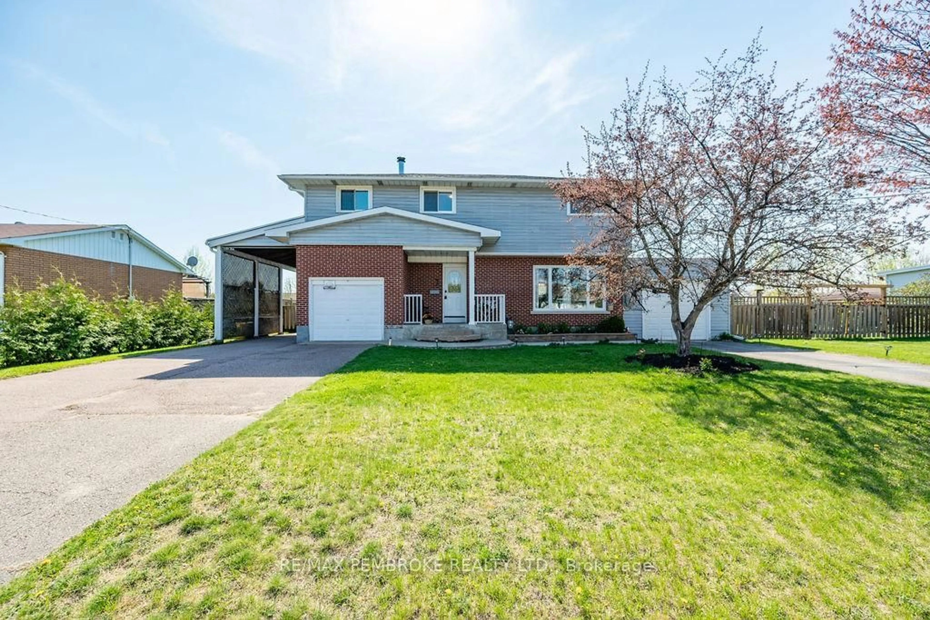 Home with vinyl exterior material, street for 7 Violet St, Petawawa Ontario K8H 2C2