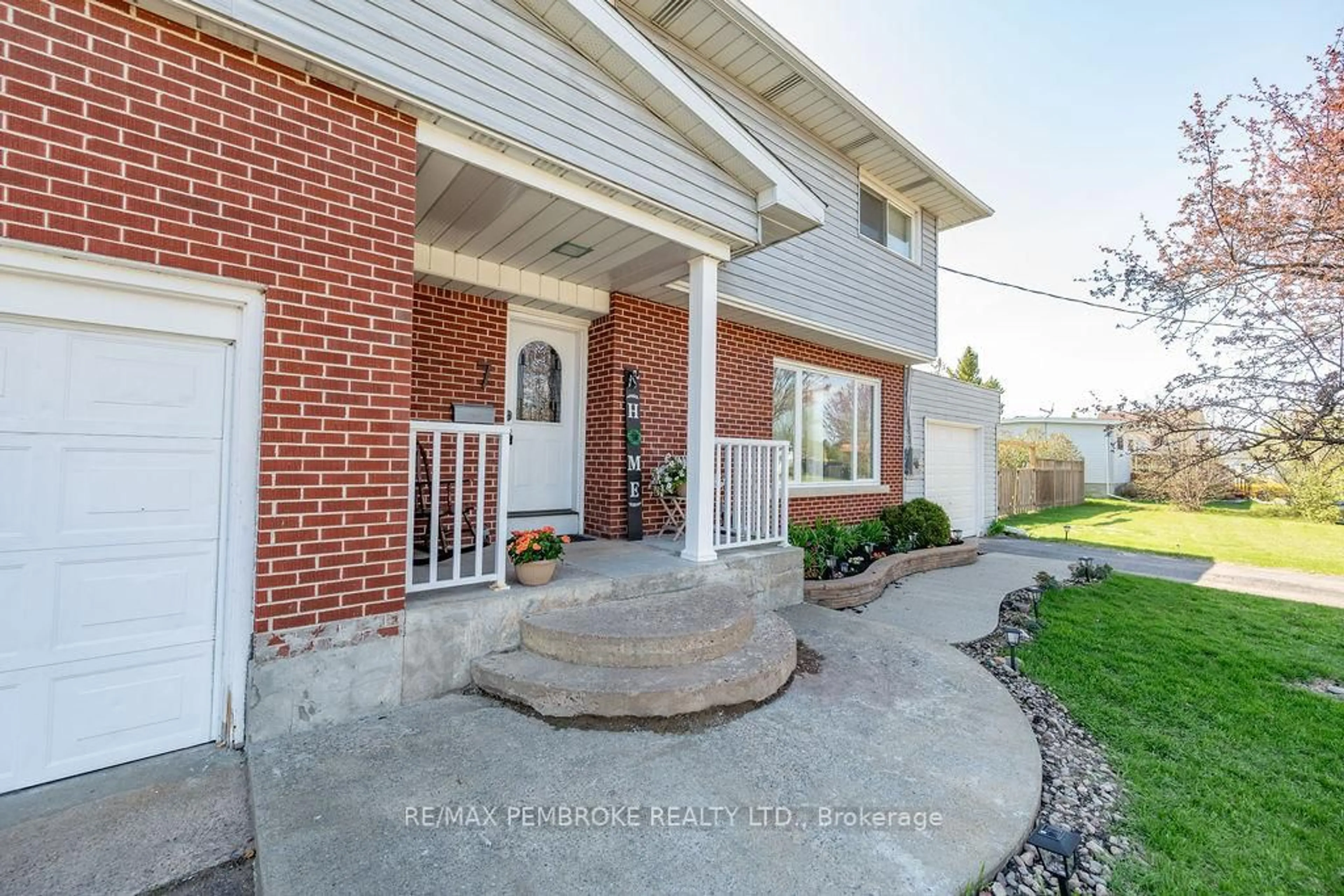 Home with brick exterior material, street for 7 Violet St, Petawawa Ontario K8H 2C2