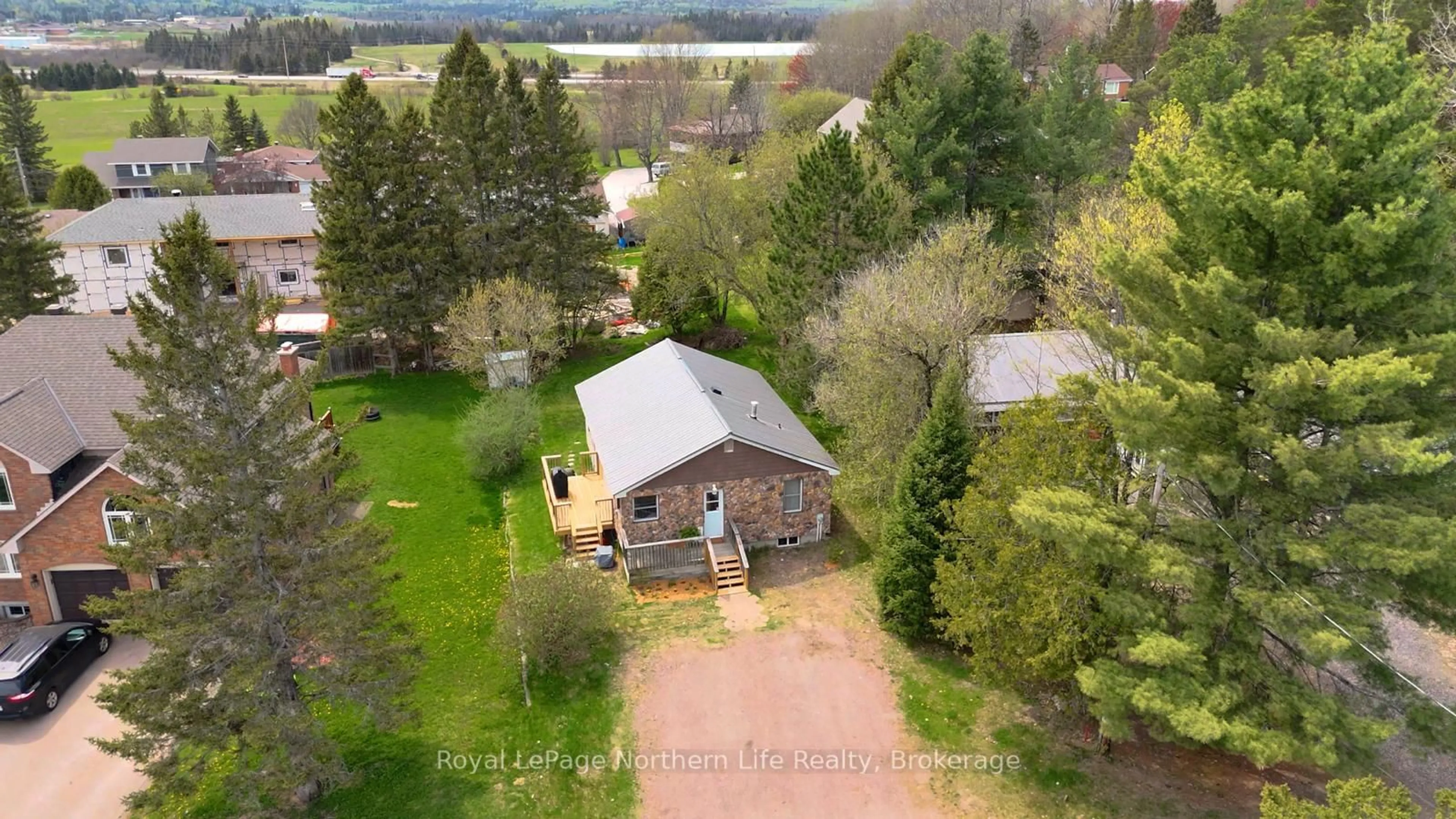 A pic from outside/outdoor area/front of a property/back of a property/a pic from drone, building for 321 Main St, Powassan Ontario P0H 1Z0