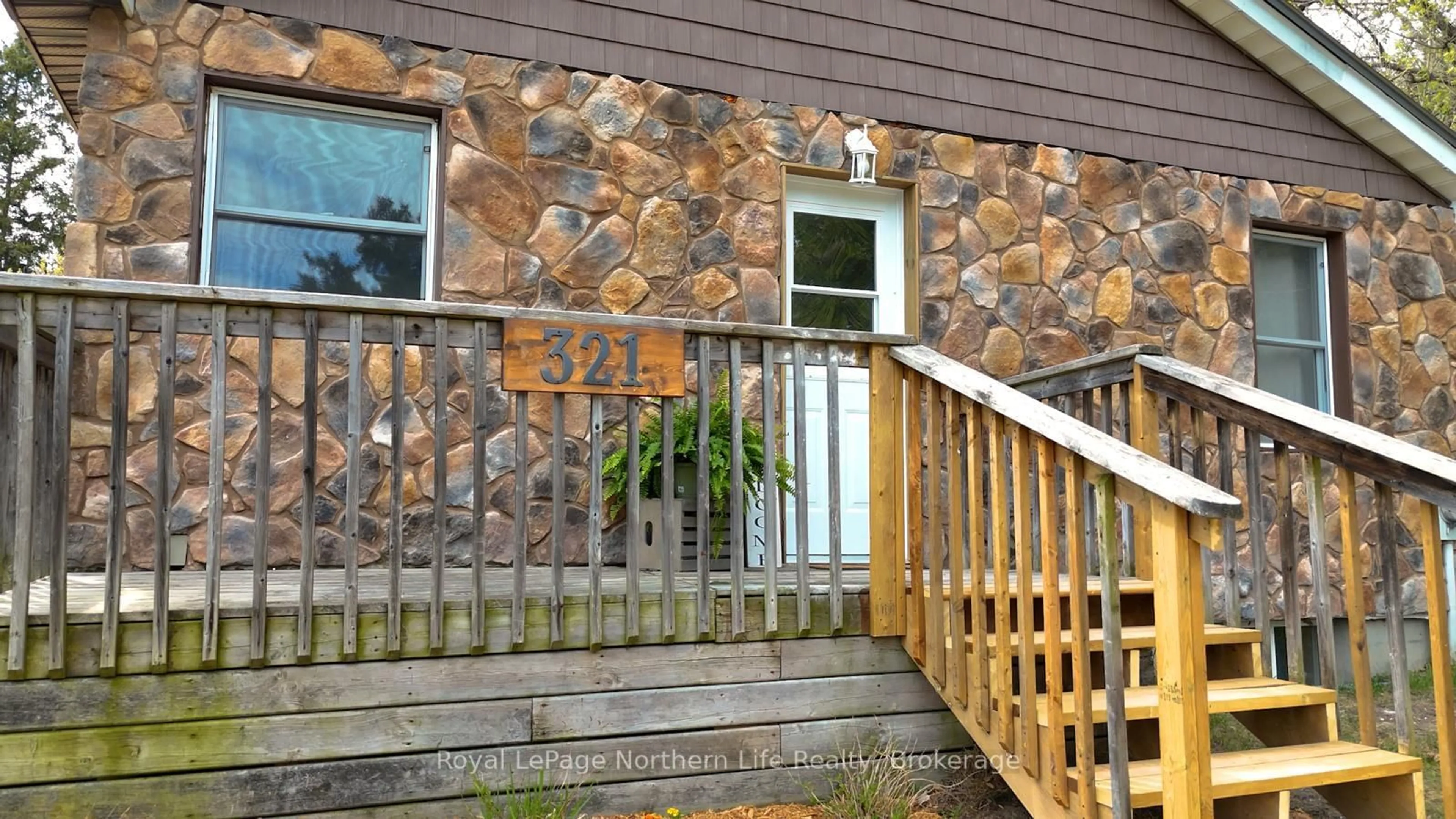 Patio, building for 321 Main St, Powassan Ontario P0H 1Z0