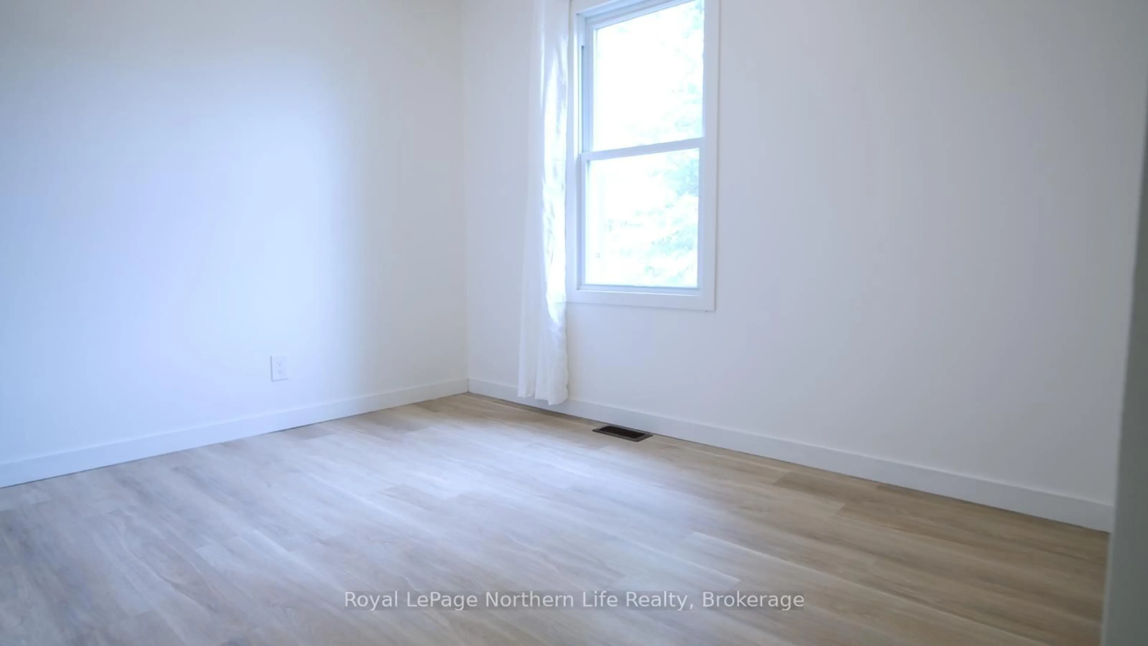A pic of a room for 321 Main St, Powassan Ontario P0H 1Z0