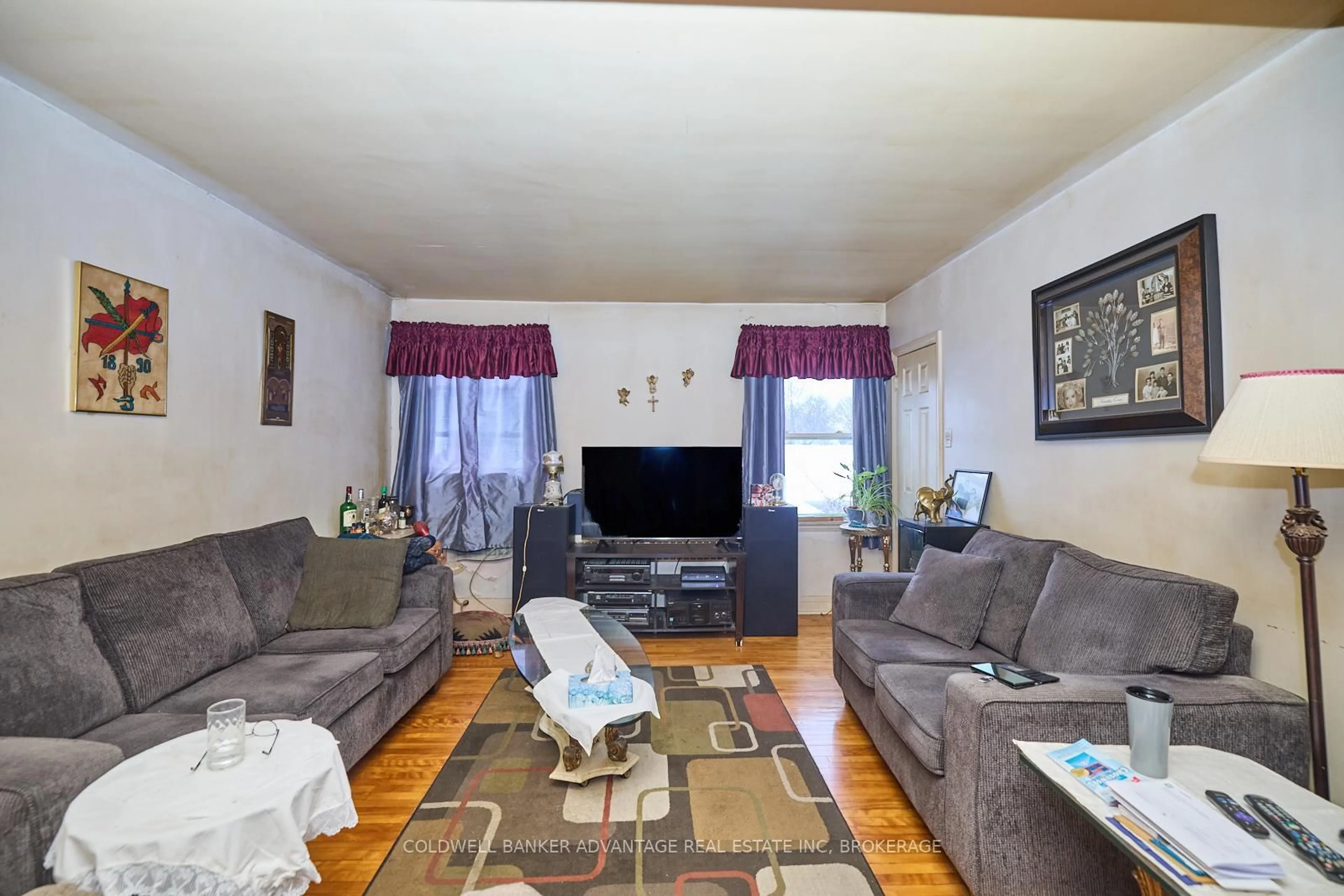 Living room with furniture, unknown for 175 Pleasant Ave, St. Catharines Ontario L2R 1Y6