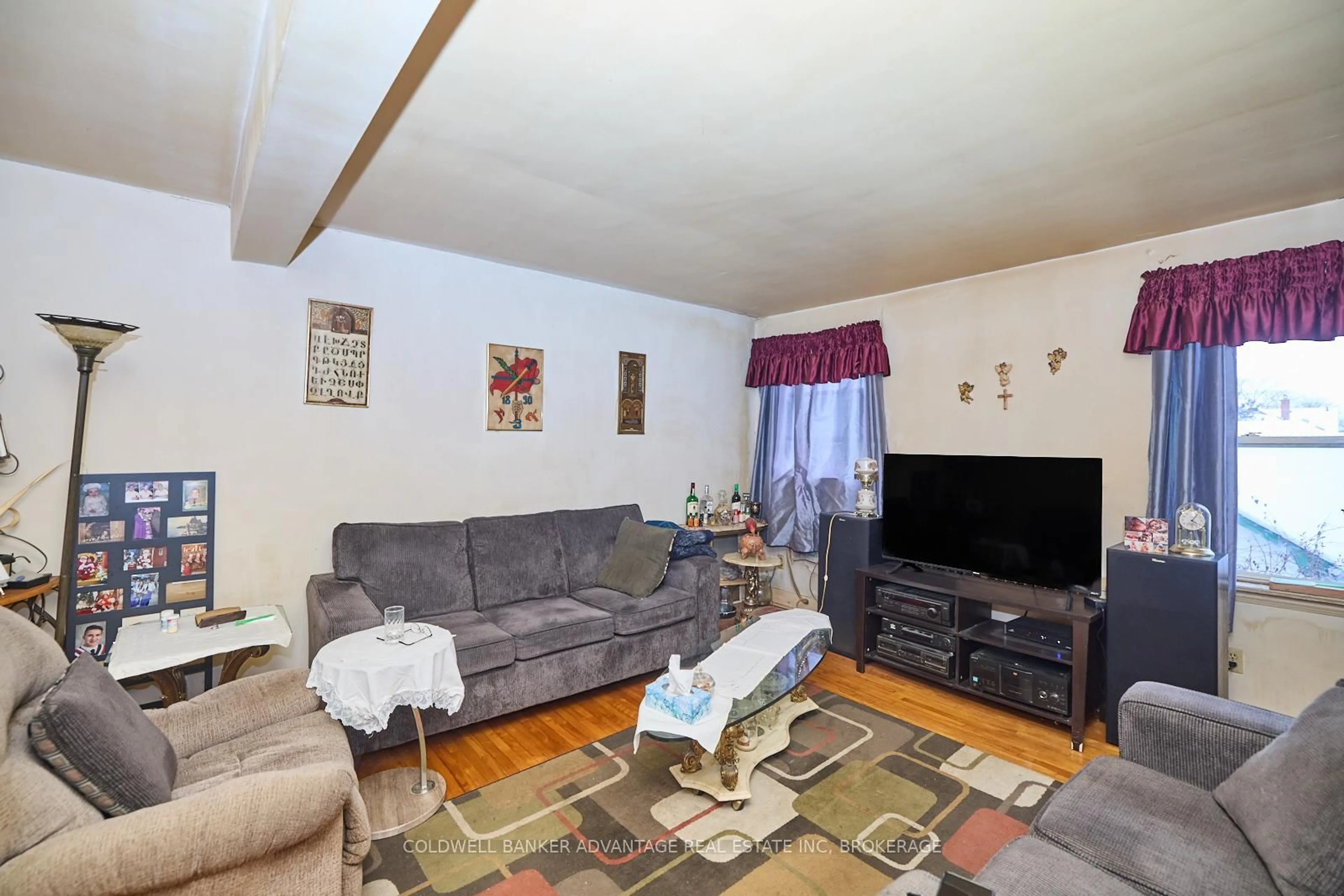 Living room with furniture, unknown for 175 Pleasant Ave, St. Catharines Ontario L2R 1Y6