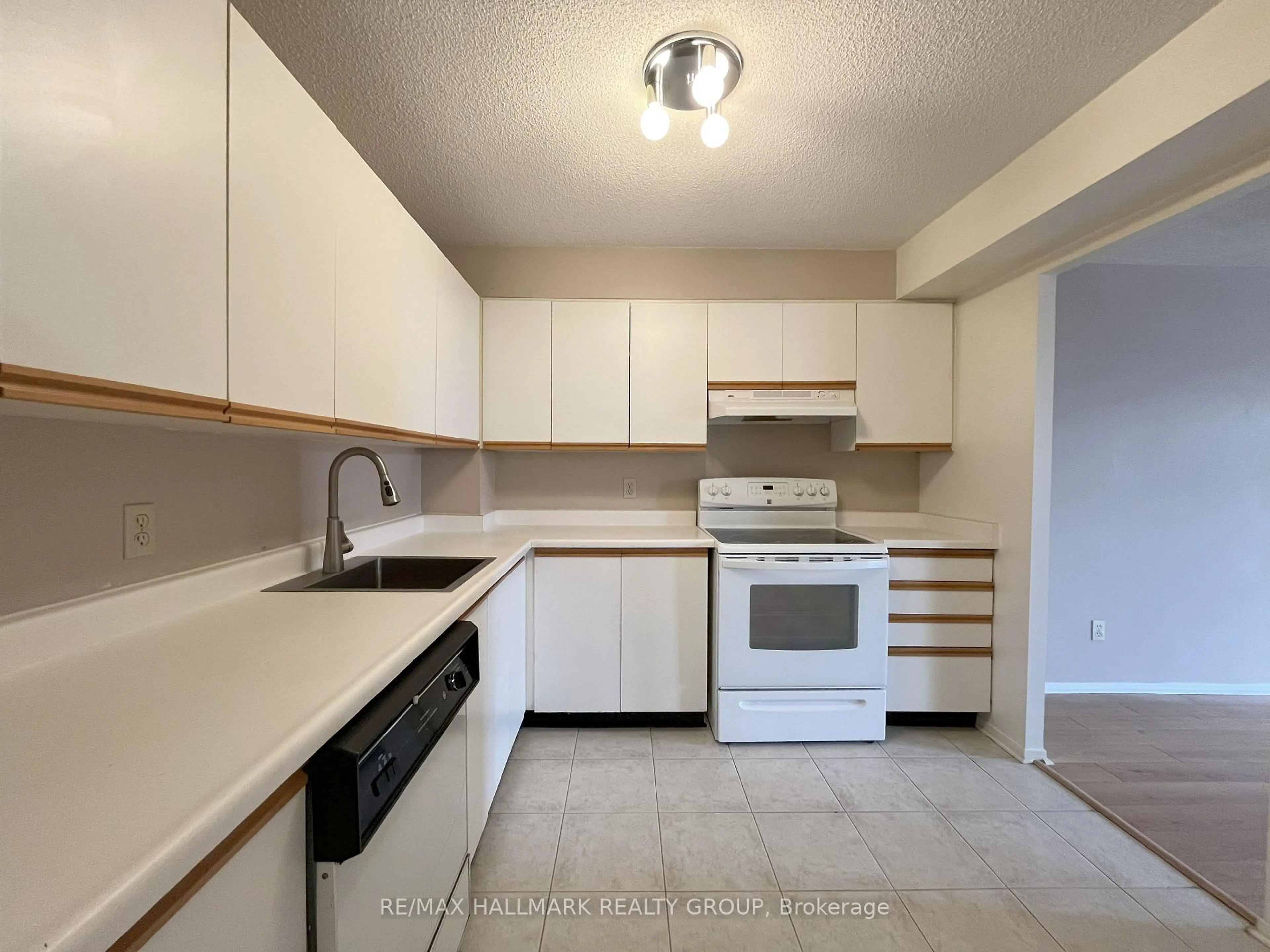 Standard kitchen, unknown for 1025 Grenon Ave #221, Ottawa Ontario K2B 8S5