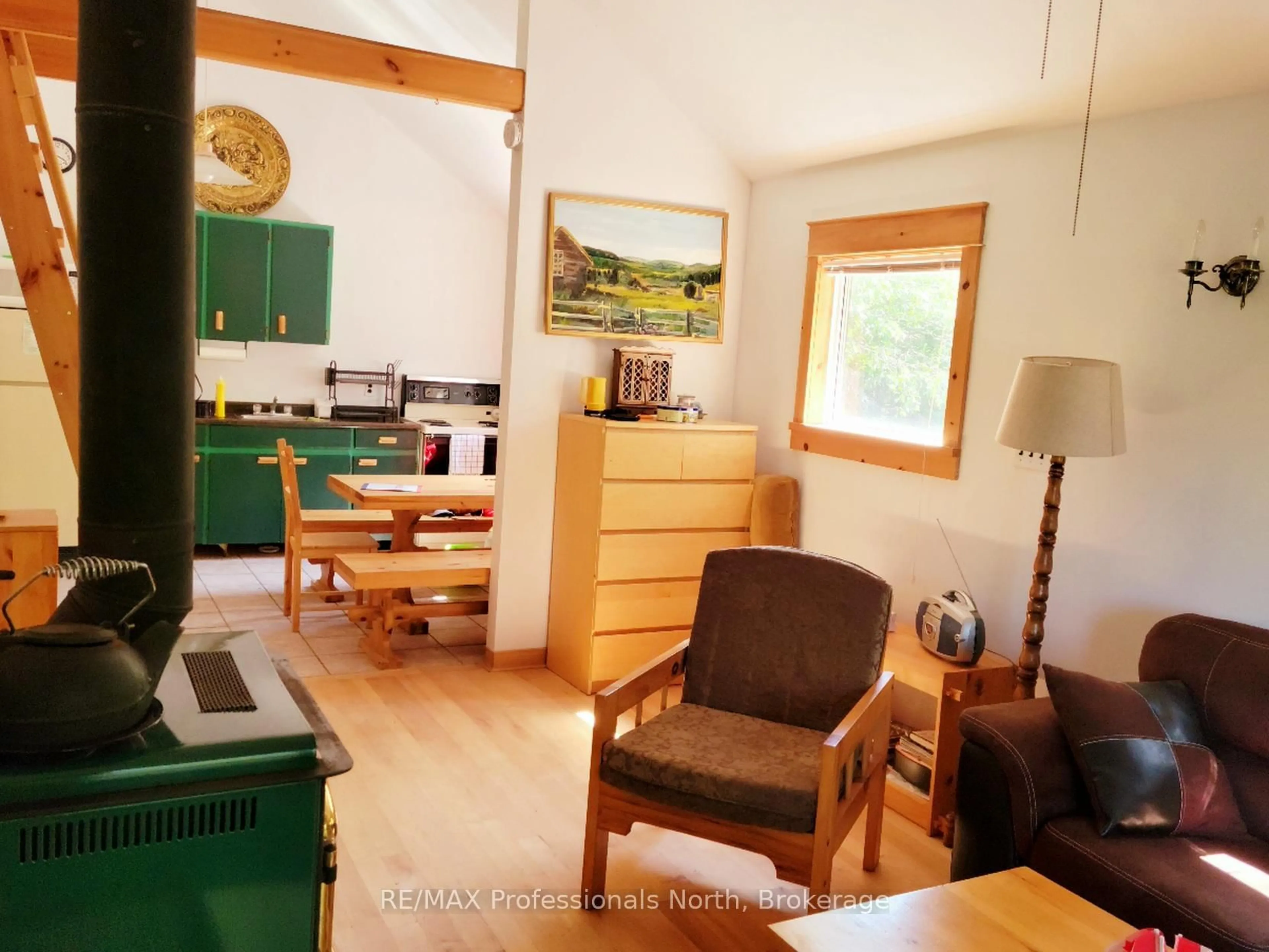 A pic of a room for 359 Grass Lake Rd, Kearney Ontario P0A 1M0