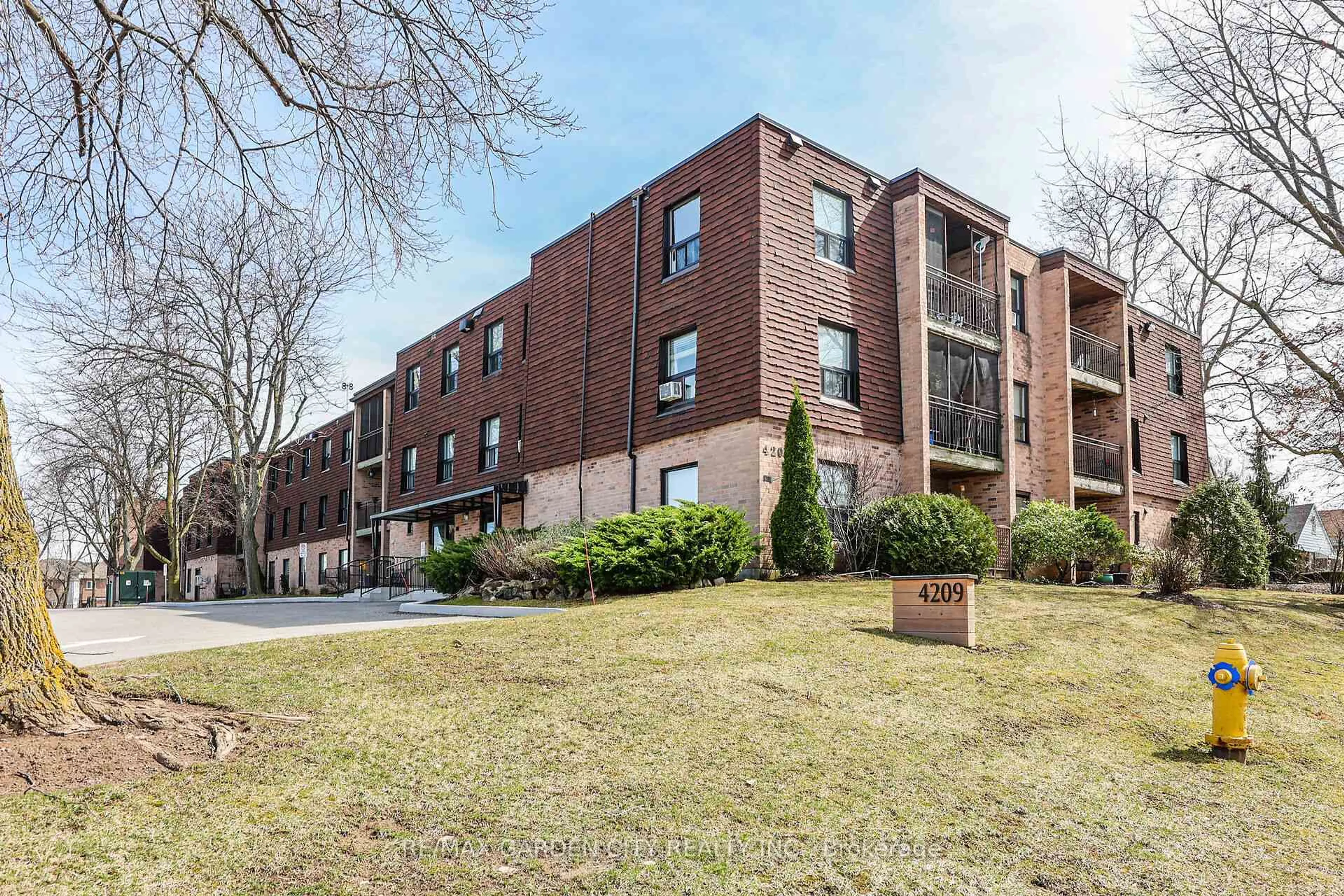 Unknown for 4209 Hixon St #108, Lincoln Ontario L3J 0K2