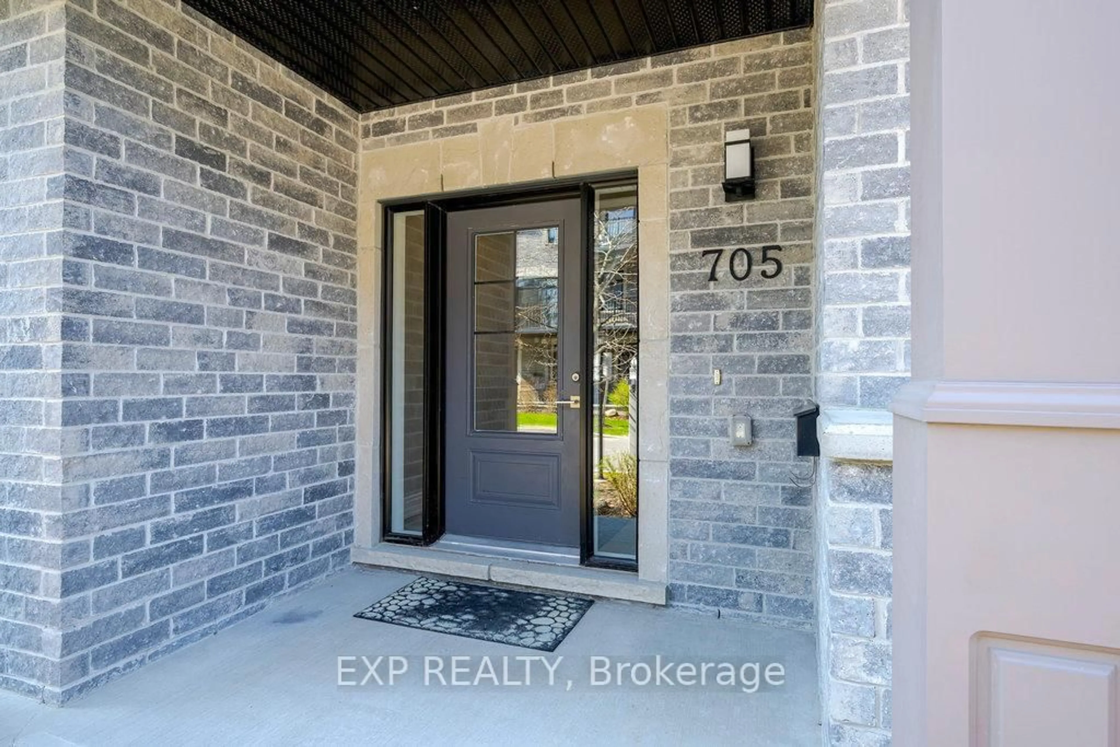 Indoor entryway for 705 Reverie Private, Ottawa Ontario K2S 0T9