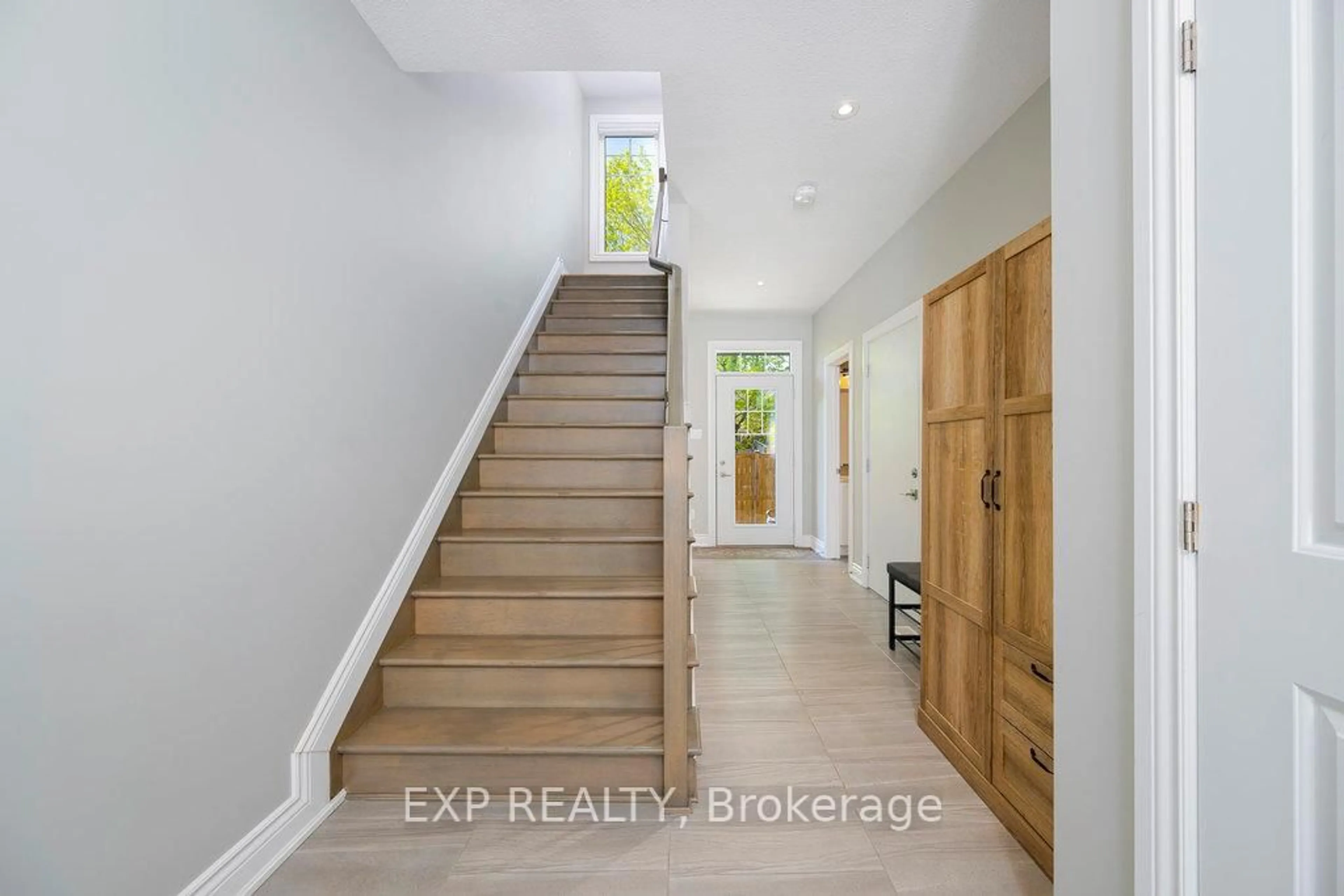 Indoor entryway for 705 Reverie Private, Ottawa Ontario K2S 0T9