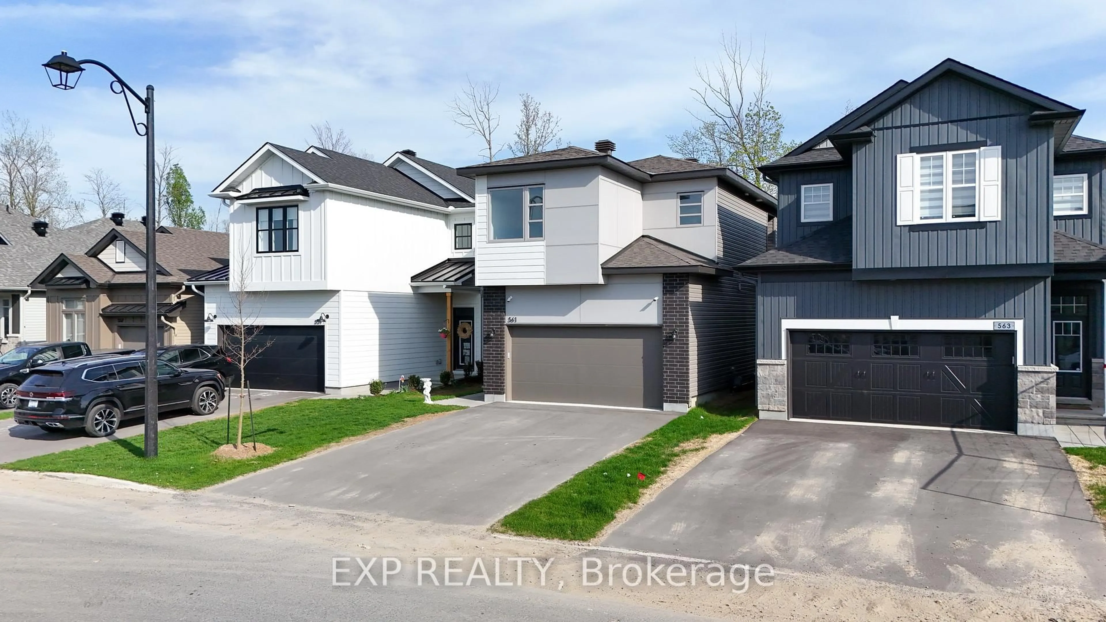 Unknown for 561 Paakanaak Ave, Gloucester Ontario K1X 0H3