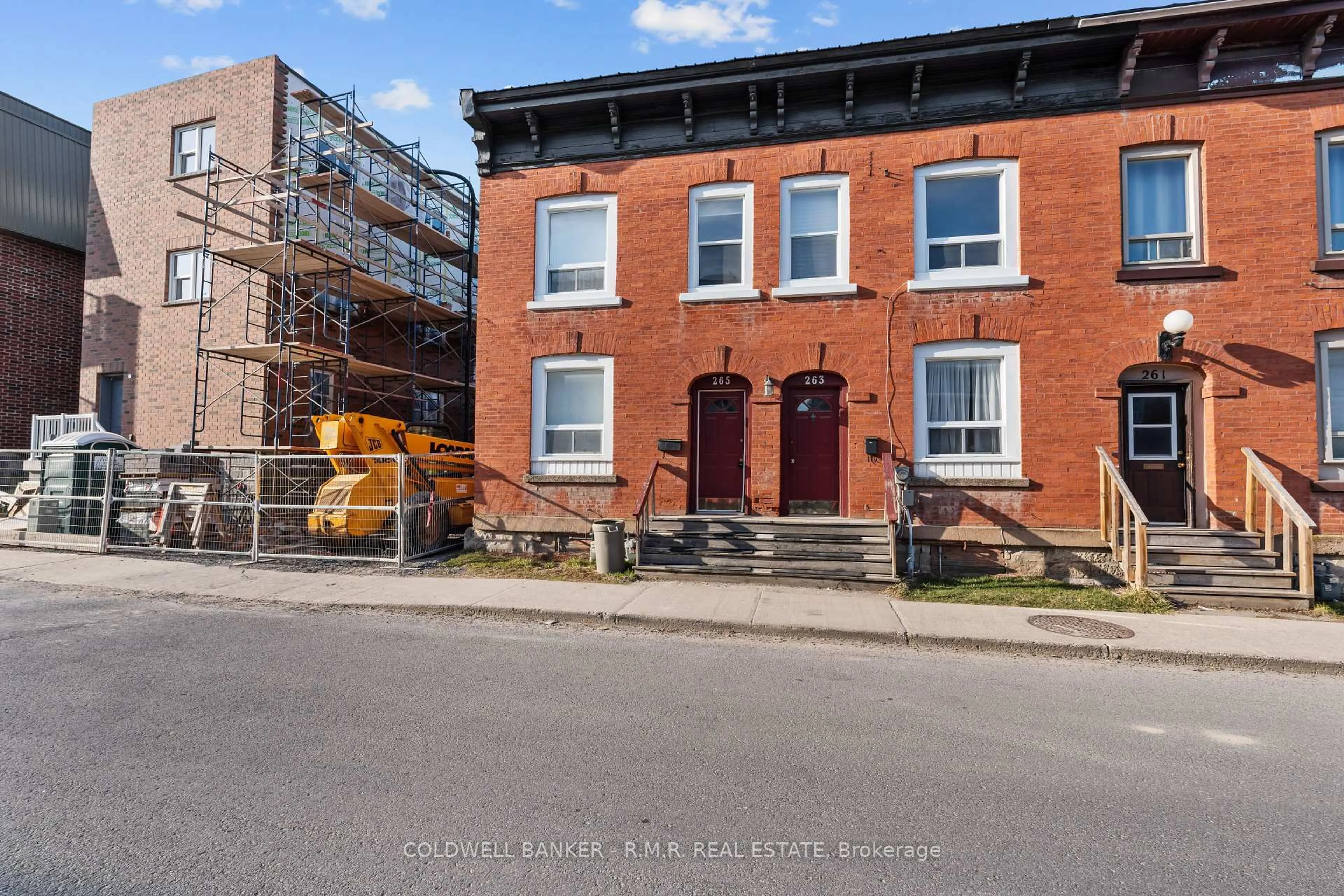 A pic from outside/outdoor area/front of a property/back of a property/a pic from drone, building for 265 Earl St, Kingston Ontario K7L 2H9